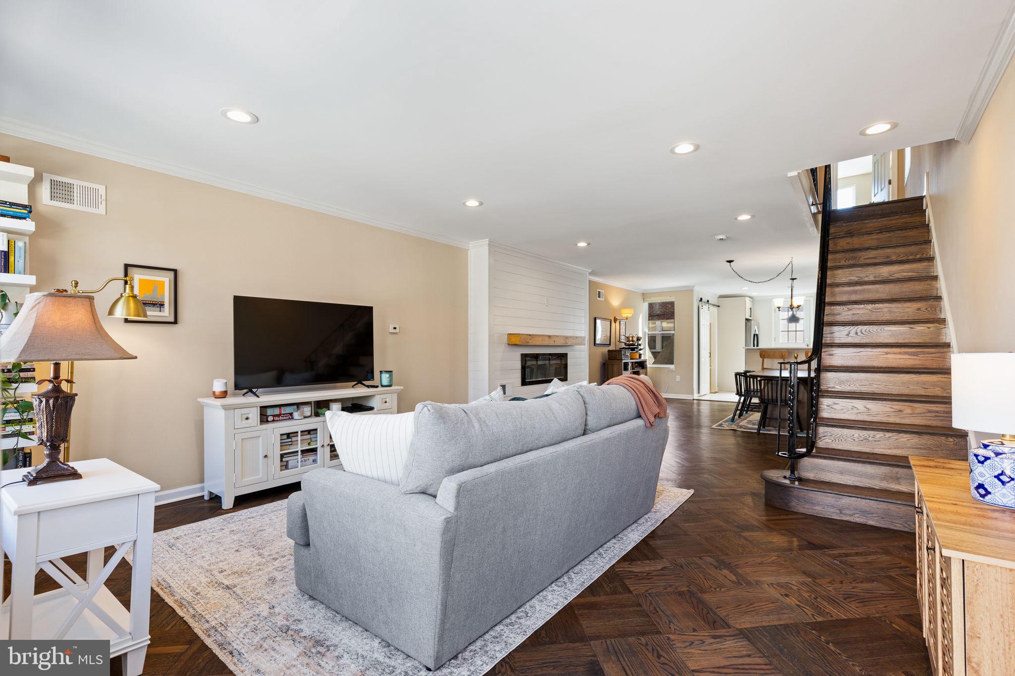 WEST OAK LANE - Residential