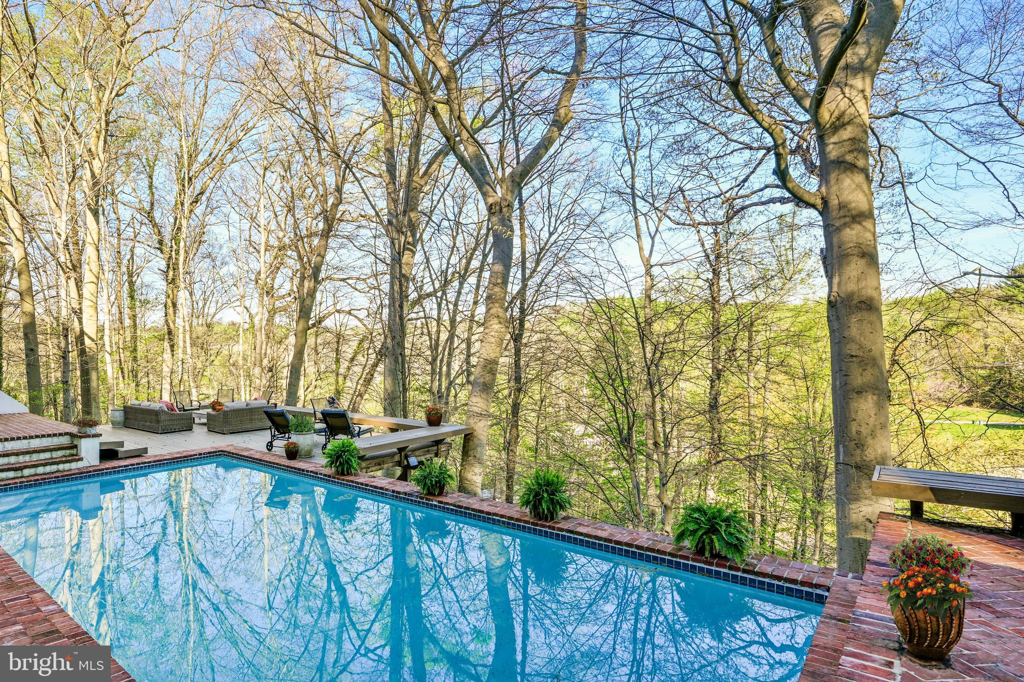 LAKE ROLAND - Residential