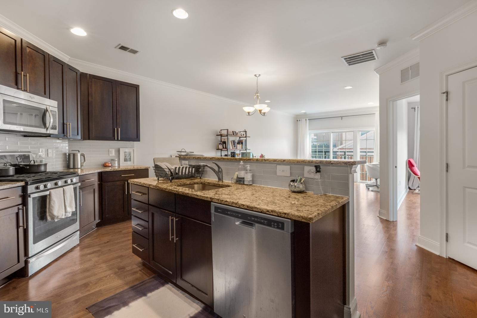 NAVAL SQUARE - Residential Lease