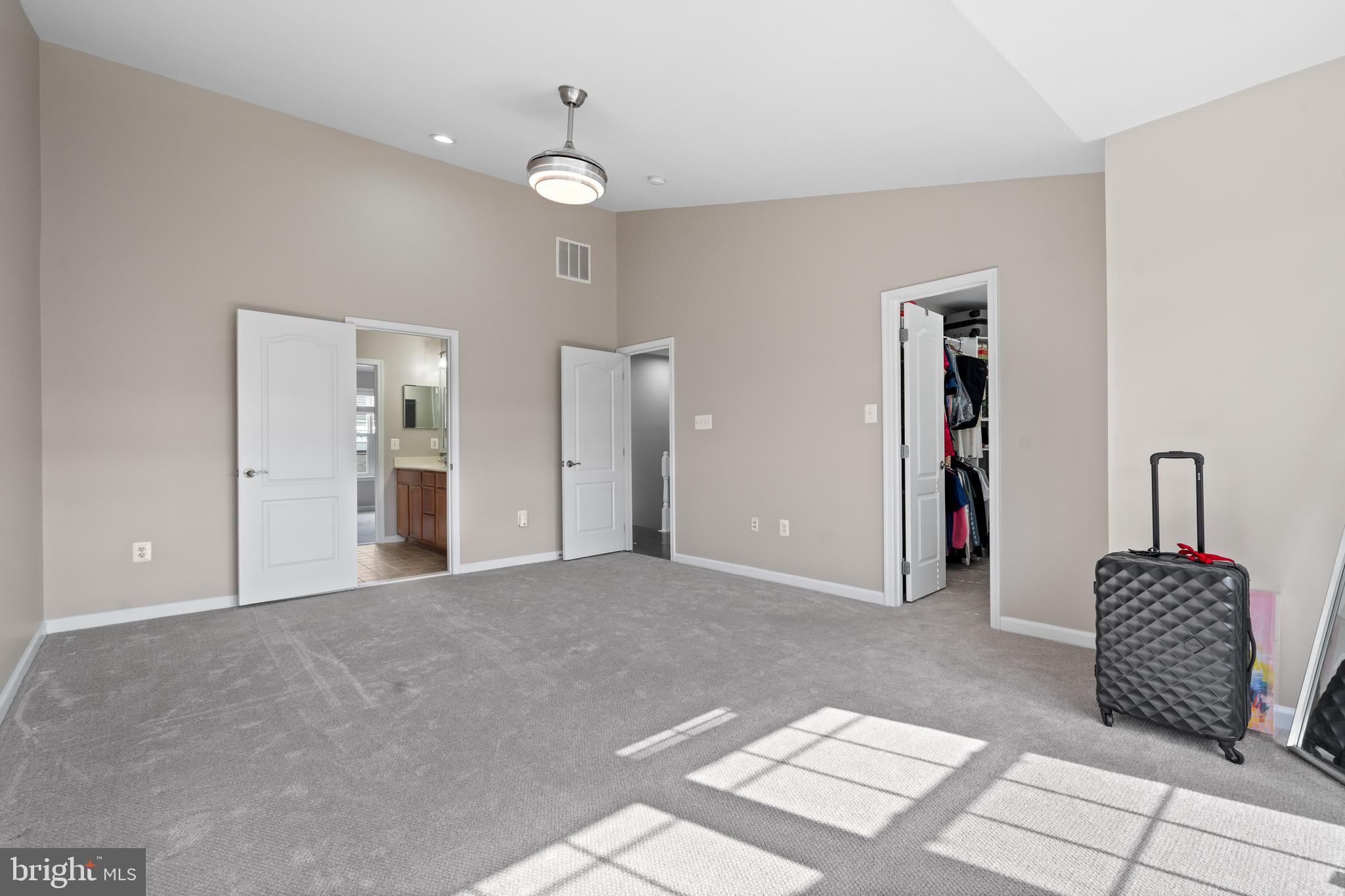 LANSDOWNE TOWN CENTER - Residential