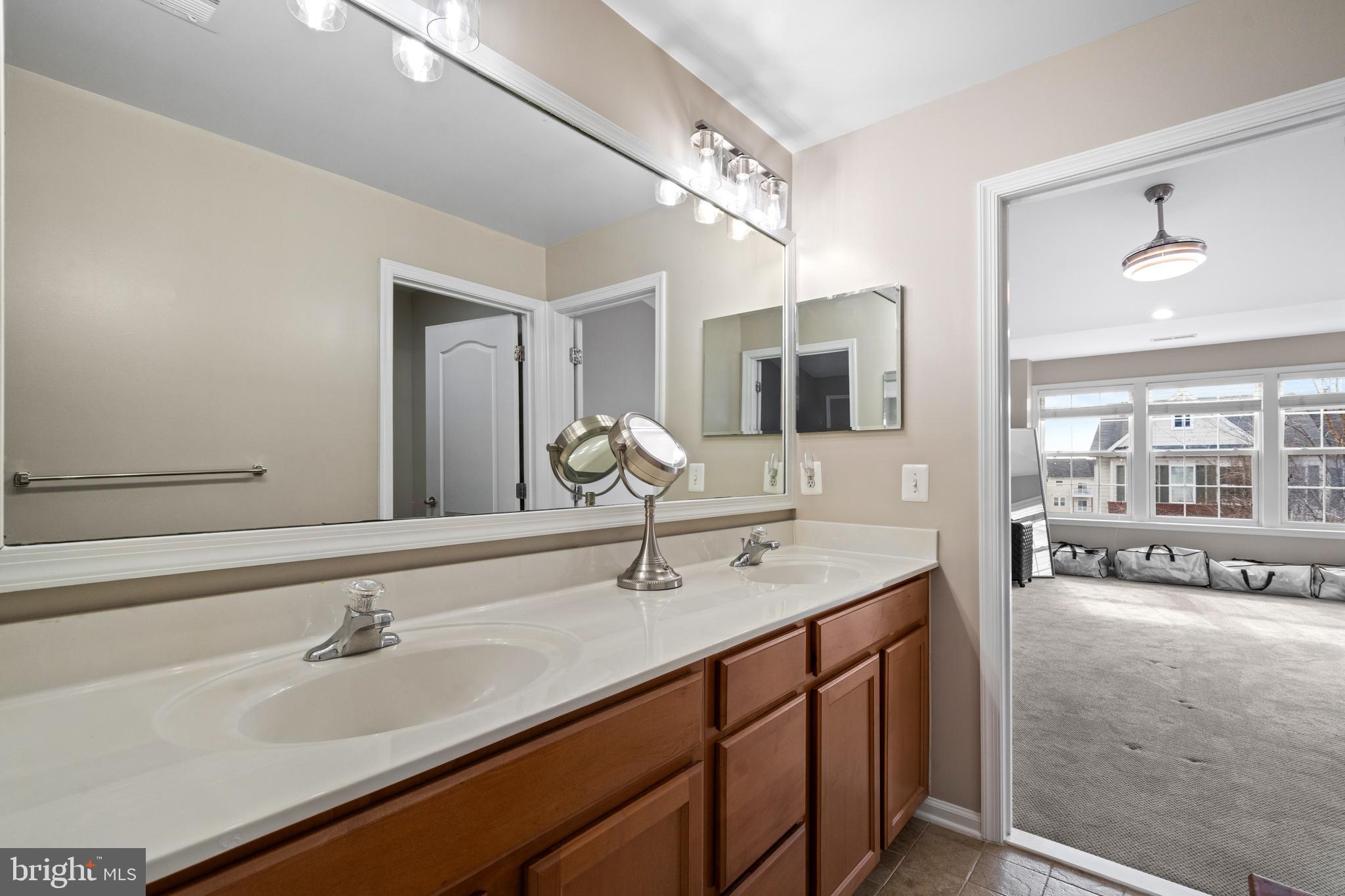 LANSDOWNE TOWN CENTER - Residential