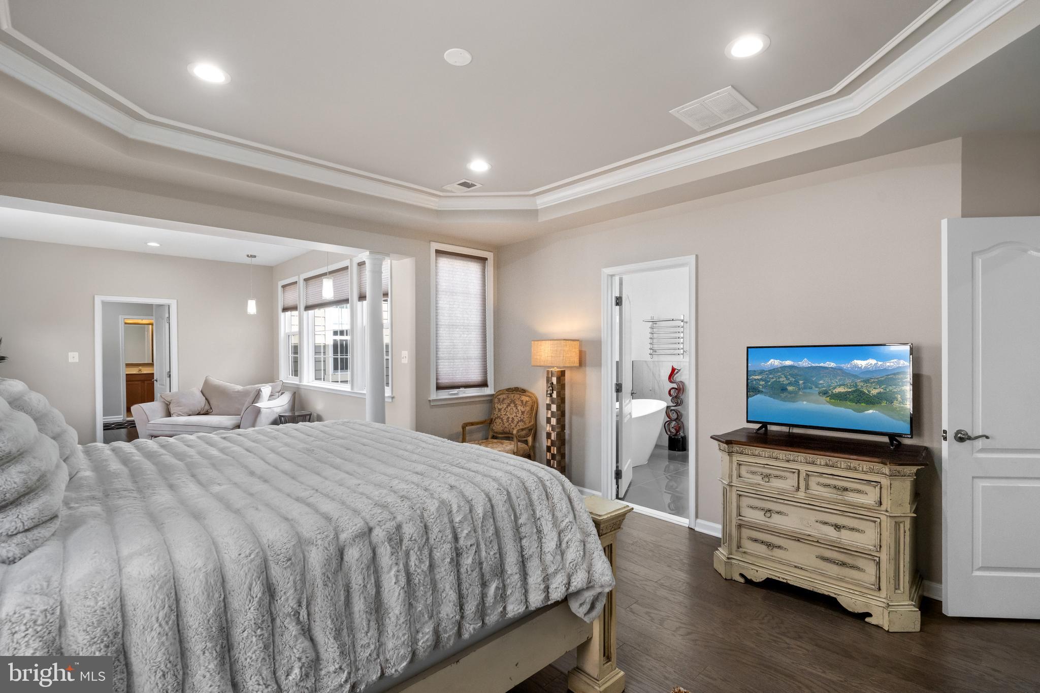 LANSDOWNE TOWN CENTER - Residential