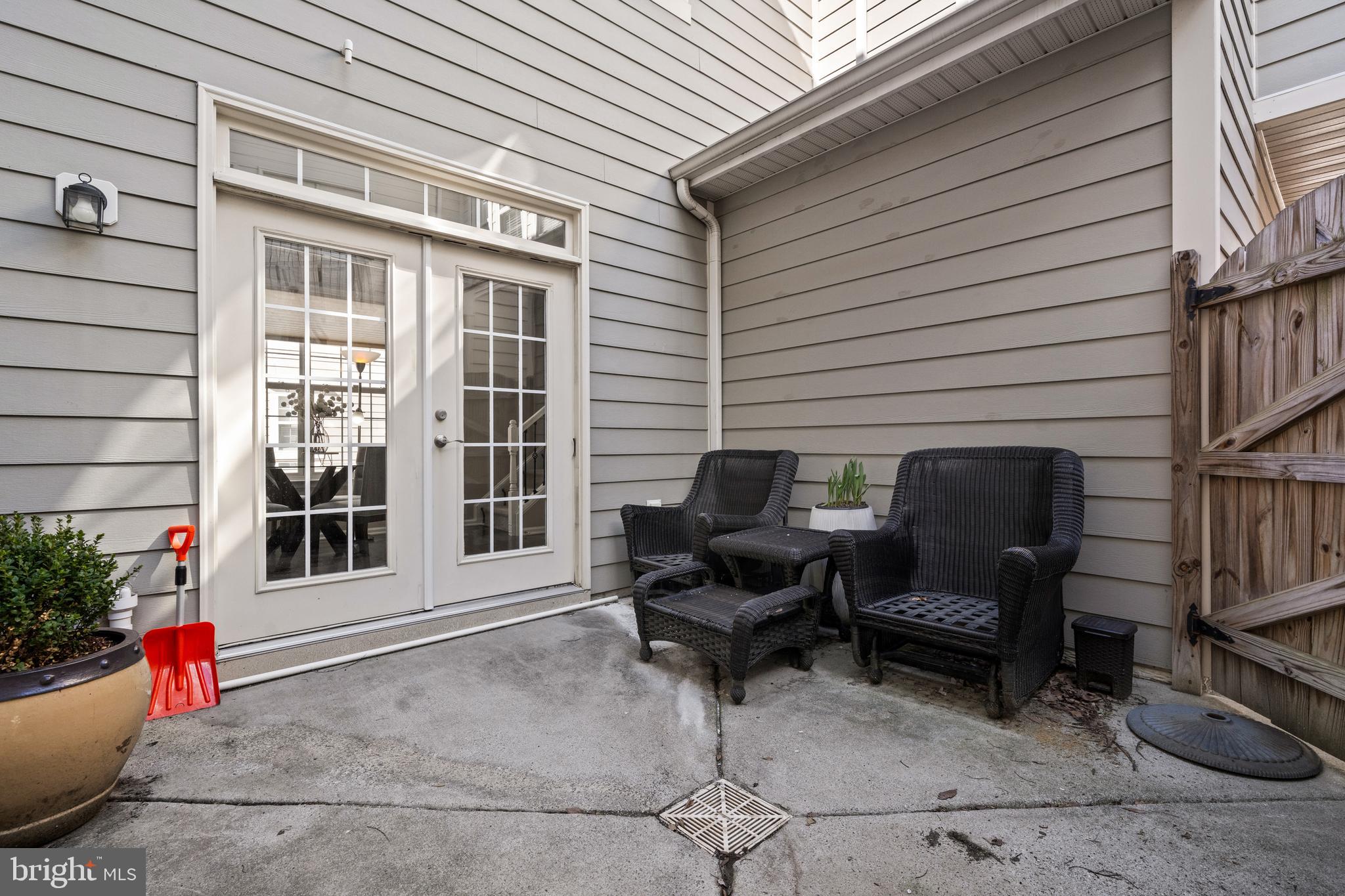 LANSDOWNE TOWN CENTER - Residential