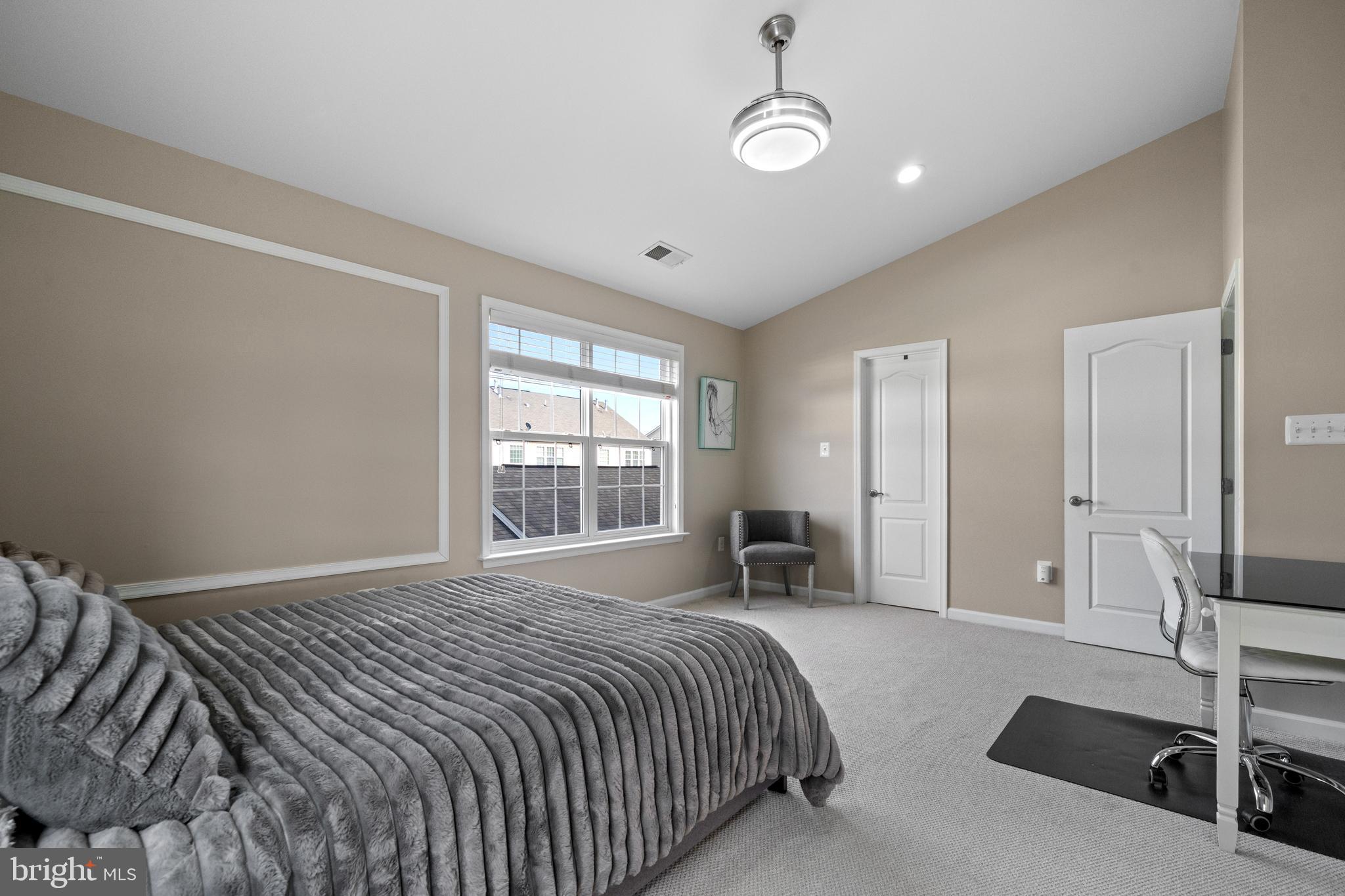 LANSDOWNE TOWN CENTER - Residential
