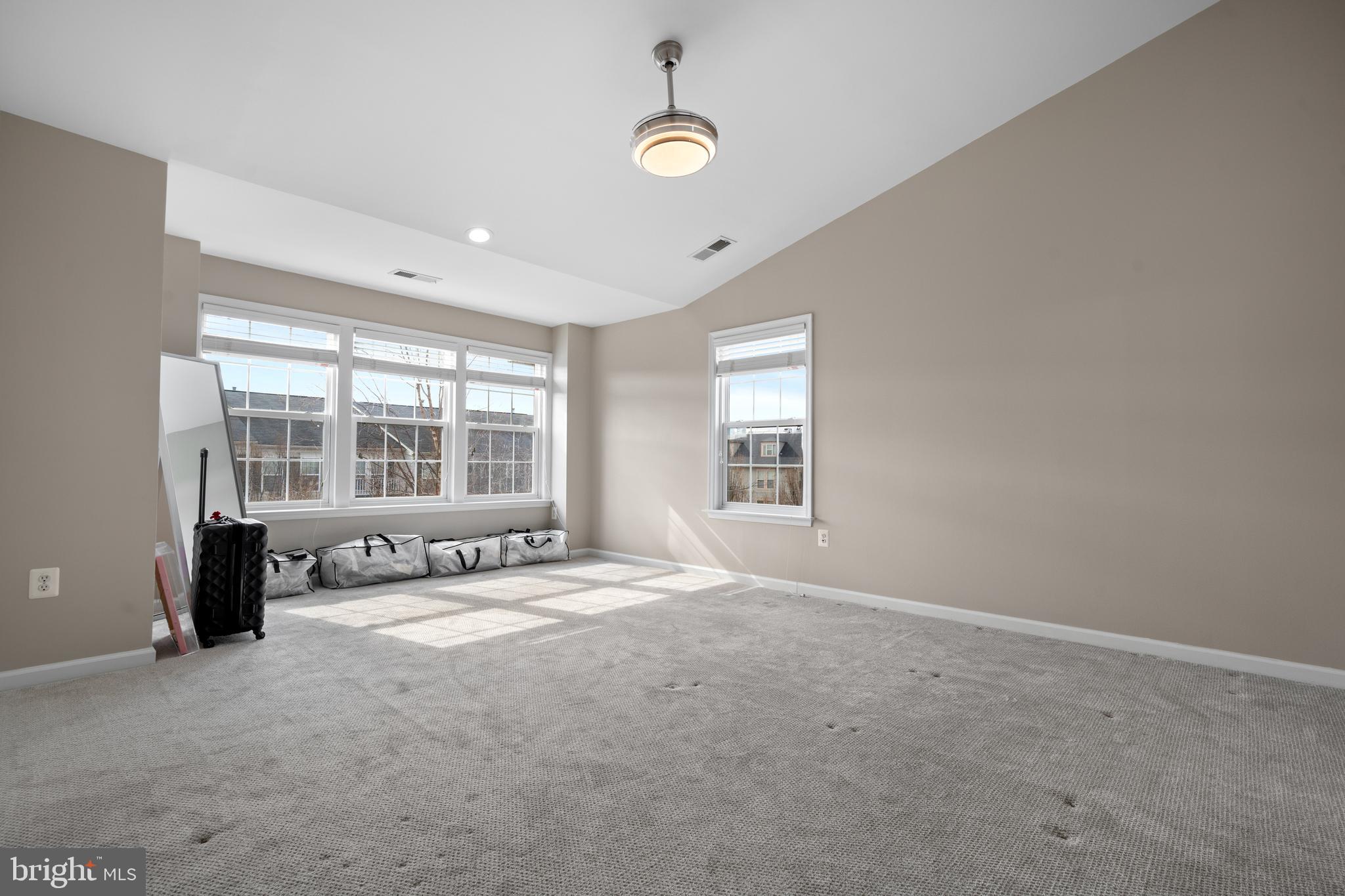 LANSDOWNE TOWN CENTER - Residential
