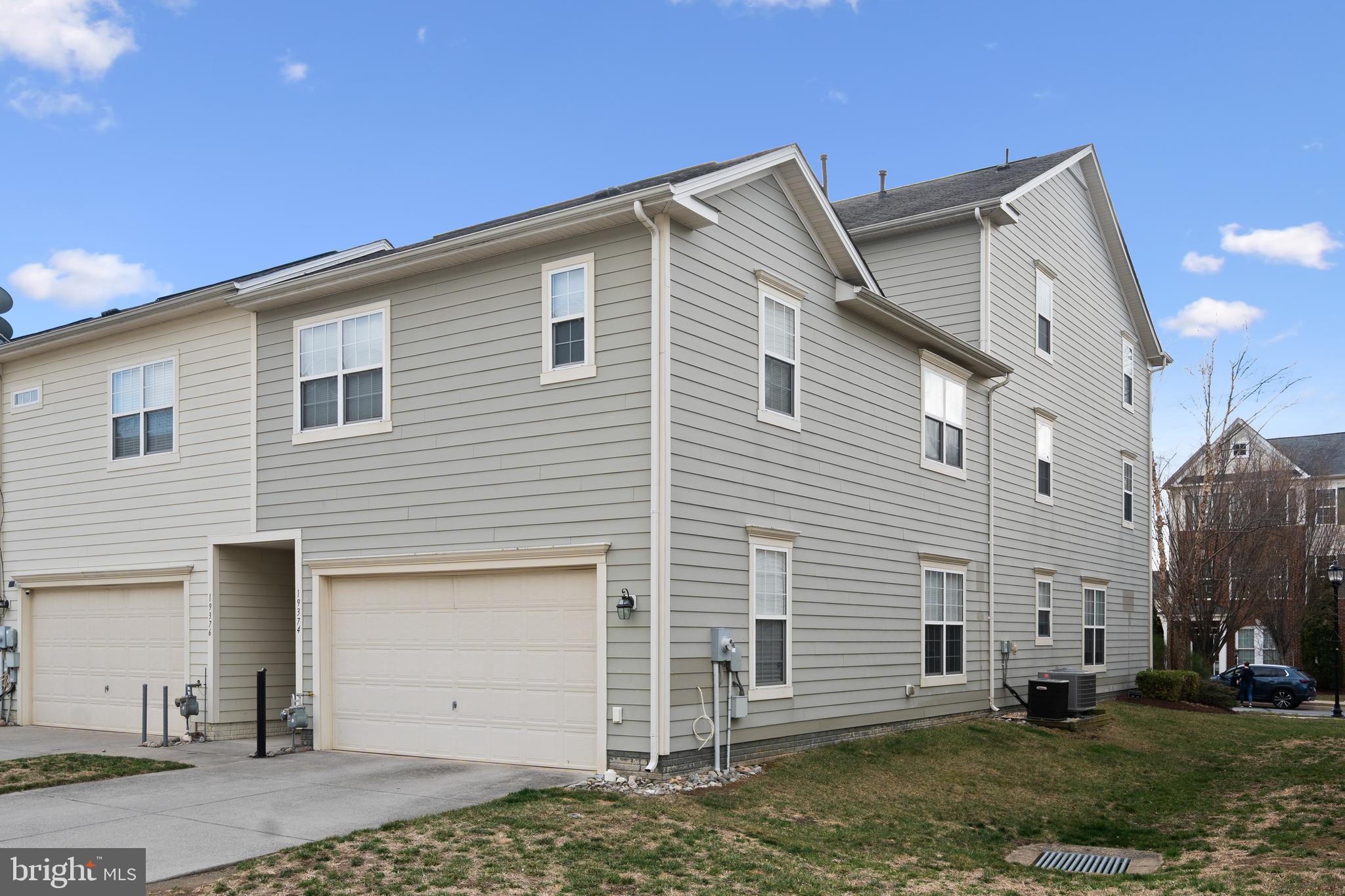 LANSDOWNE TOWN CENTER - Residential