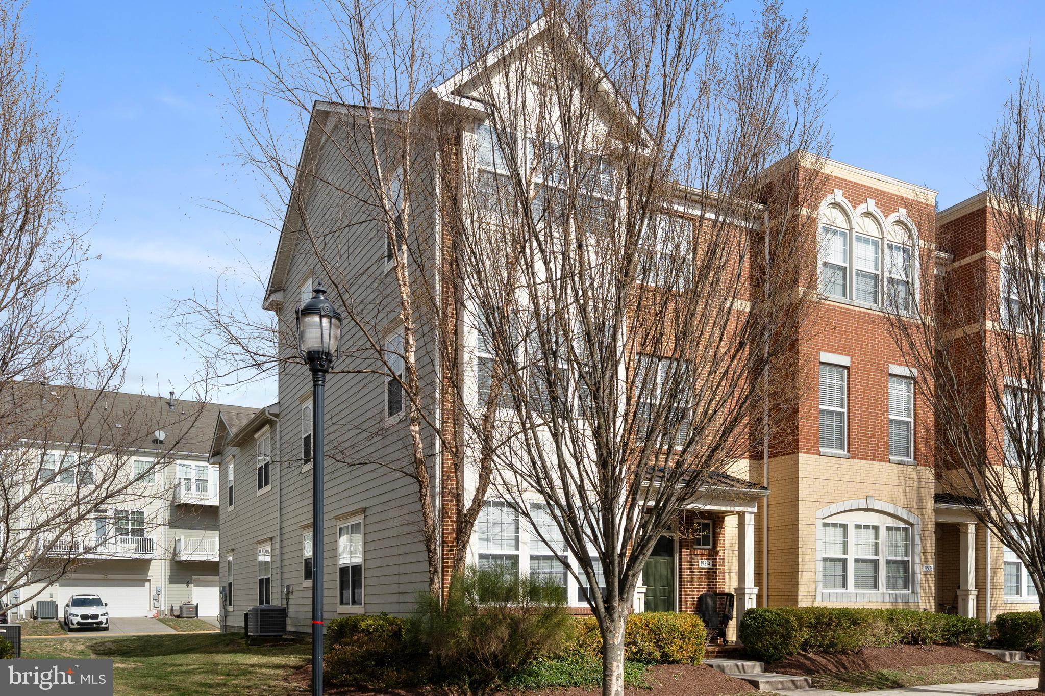 LANSDOWNE TOWN CENTER - Residential