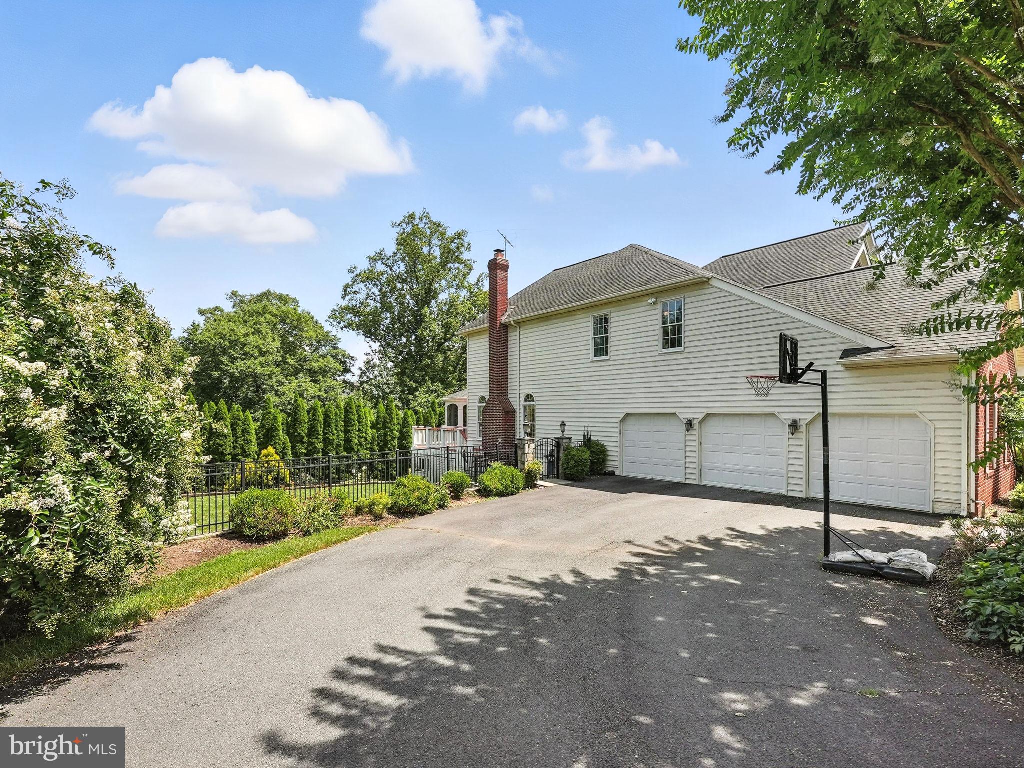 HUNTER MILL ESTATES - Residential
