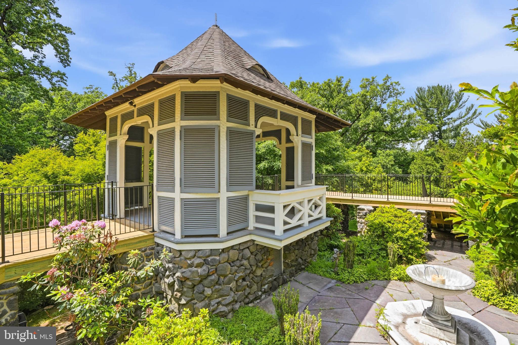 ROLAND PARK - Residential