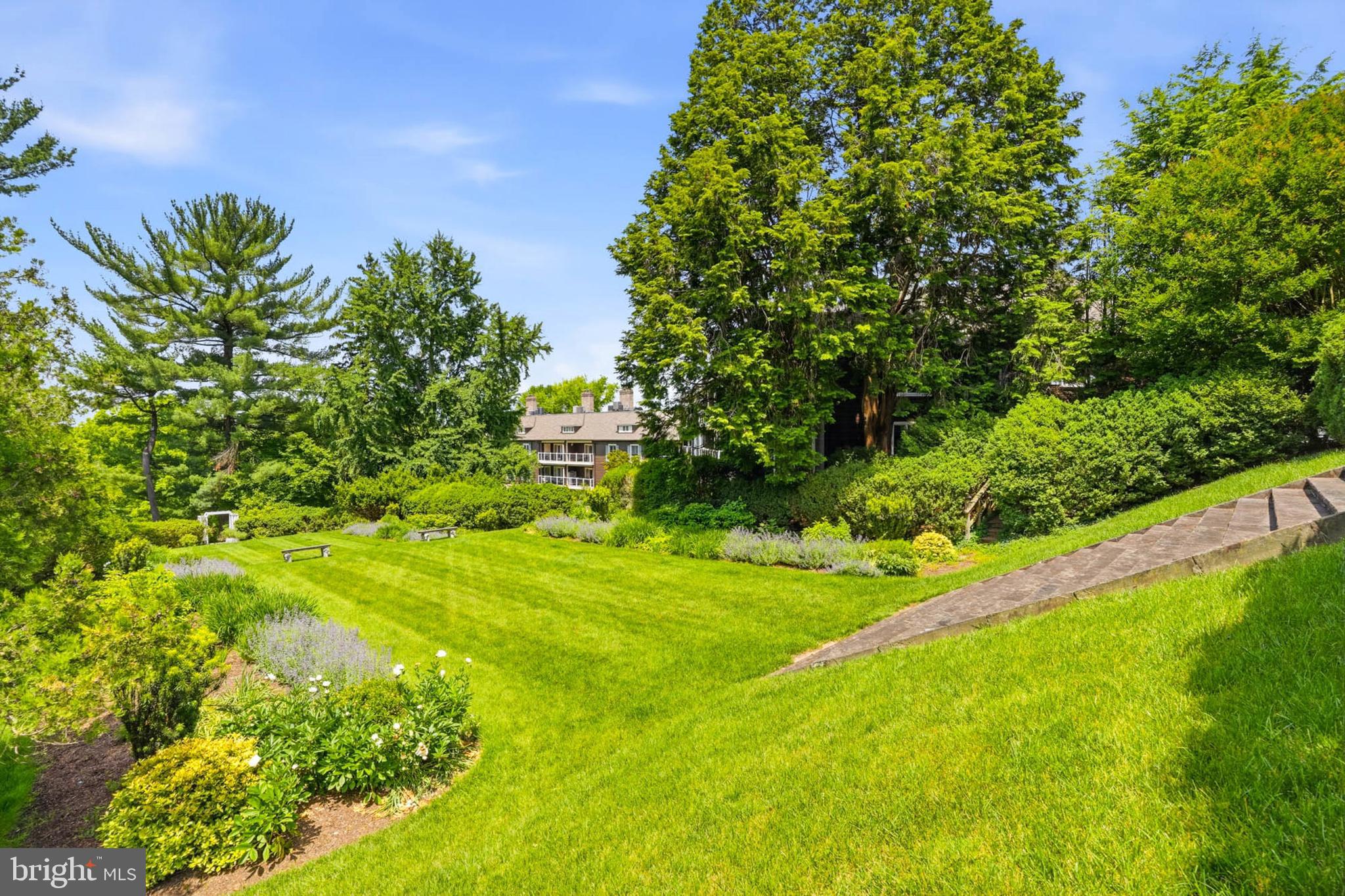 ROLAND PARK - Residential
