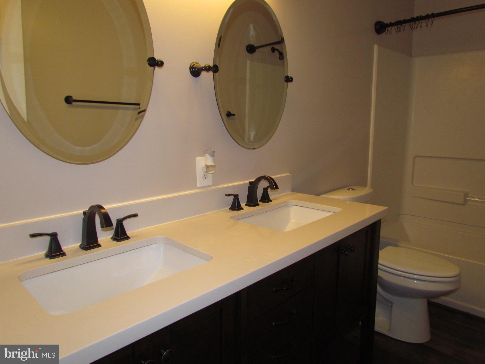 GREENVIEW KNOLLS - Residential Lease