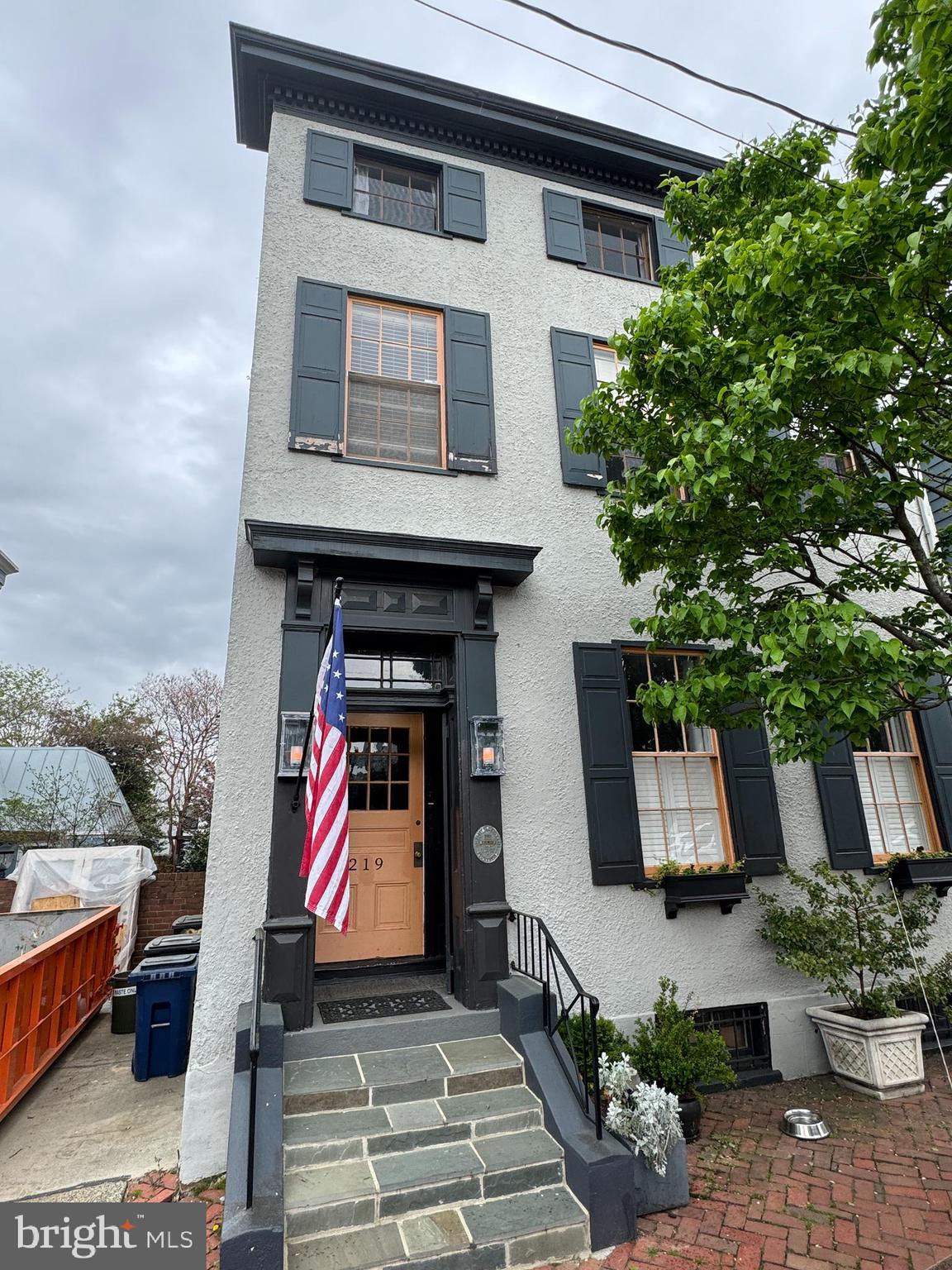 Enjoy the splendor of living in the heart of Historic Old Town Alexandria. One Bedroom, One bathroom, oversized newly renovated apartment. Separate Living Room and Dining Room. Stainless steel appliances, Built-In Microwave, Granite Countertops,  stone tile in kitchen & bath, newly refinished authentic hardwoods, freshly painted, new blinds... Beautiful backyard for entertaining, **shared patio**. Extra storage unit and access to shared washer and dryer in basement. Quiet, secured 5-unit building. No Pets. Street parking only with City of Alexandria parking permit.