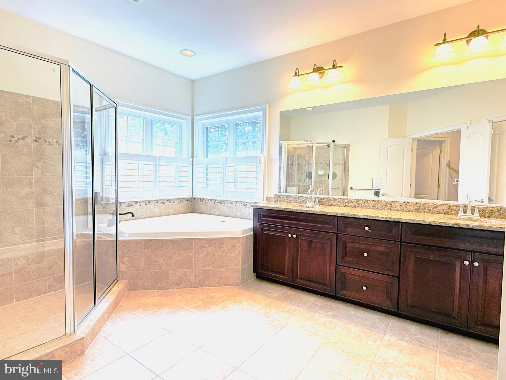 LAKEWOOD HILLS - Residential