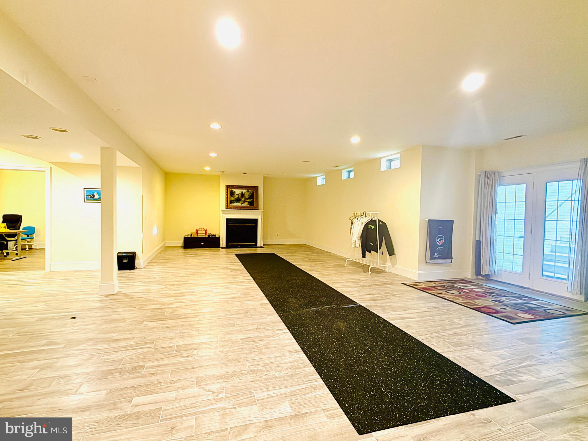 LAKEWOOD HILLS - Residential