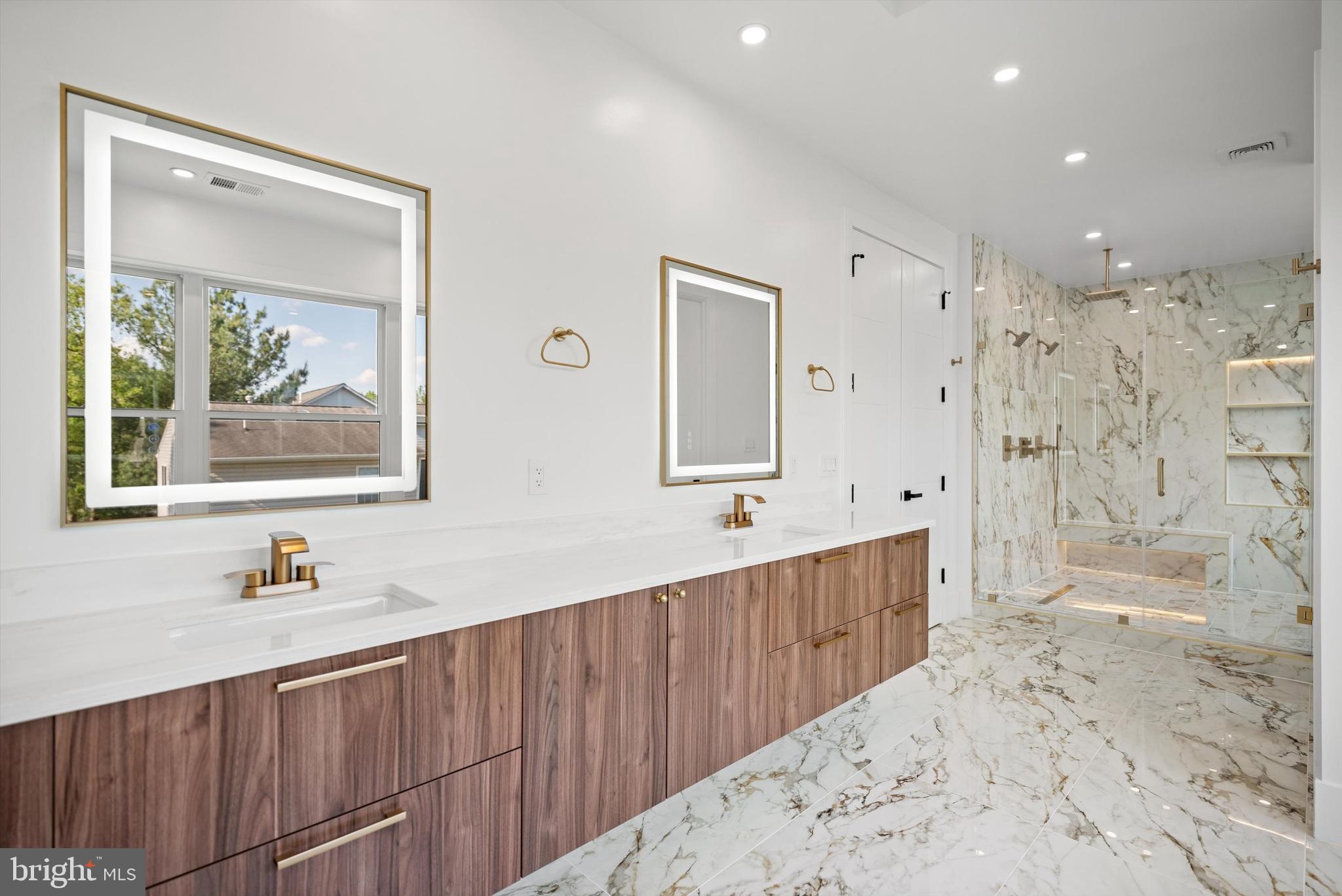 PIMMIT HILLS - Residential