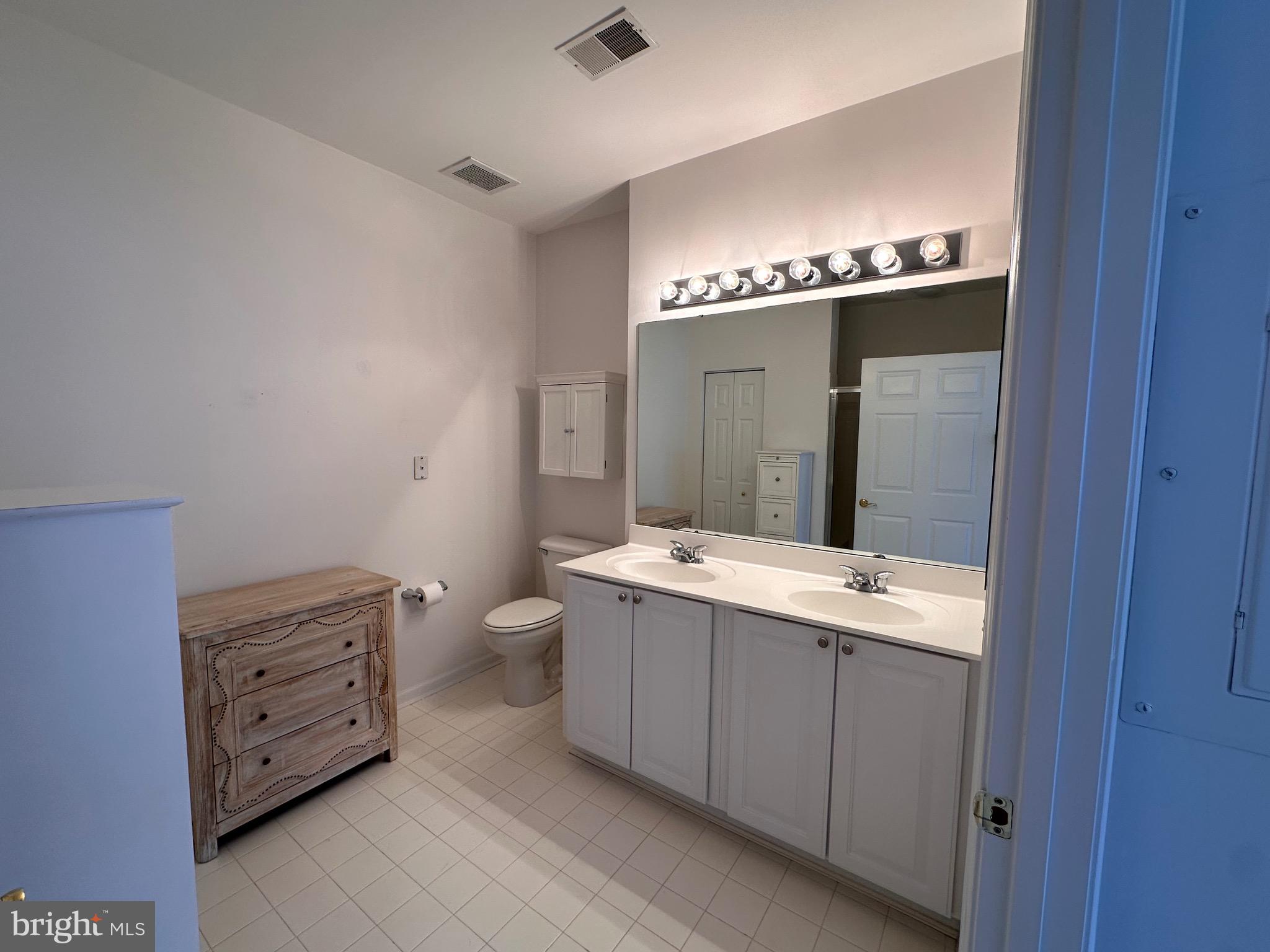 HEARTHSTONE AT VILLAGE SQUARE - Residential