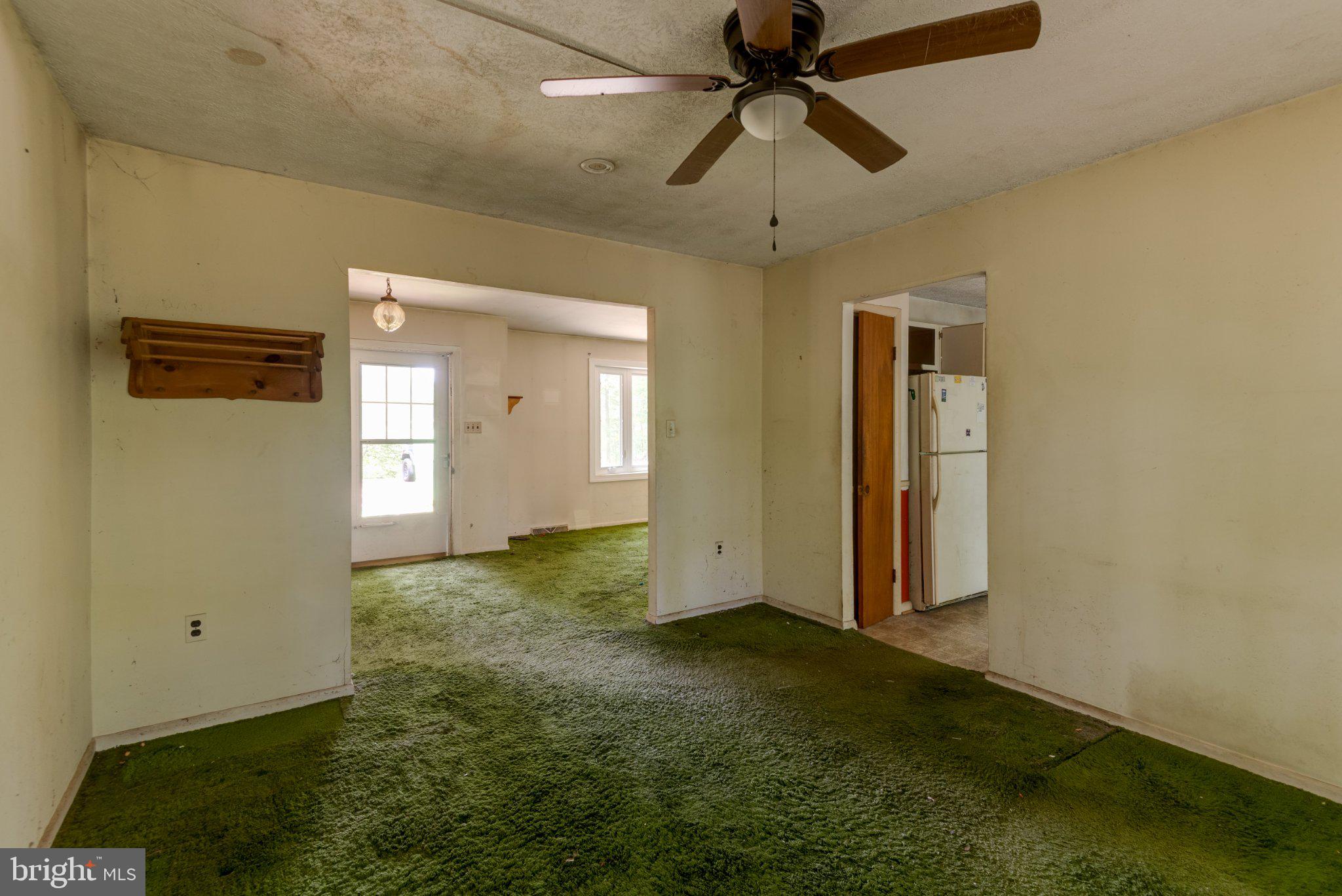 COUNTRY LAKES - Residential