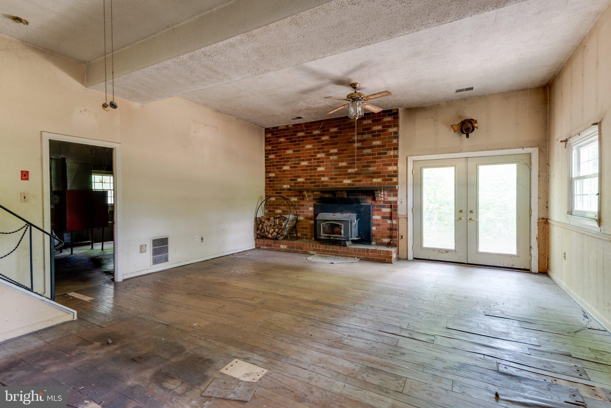 COUNTRY LAKES - Residential