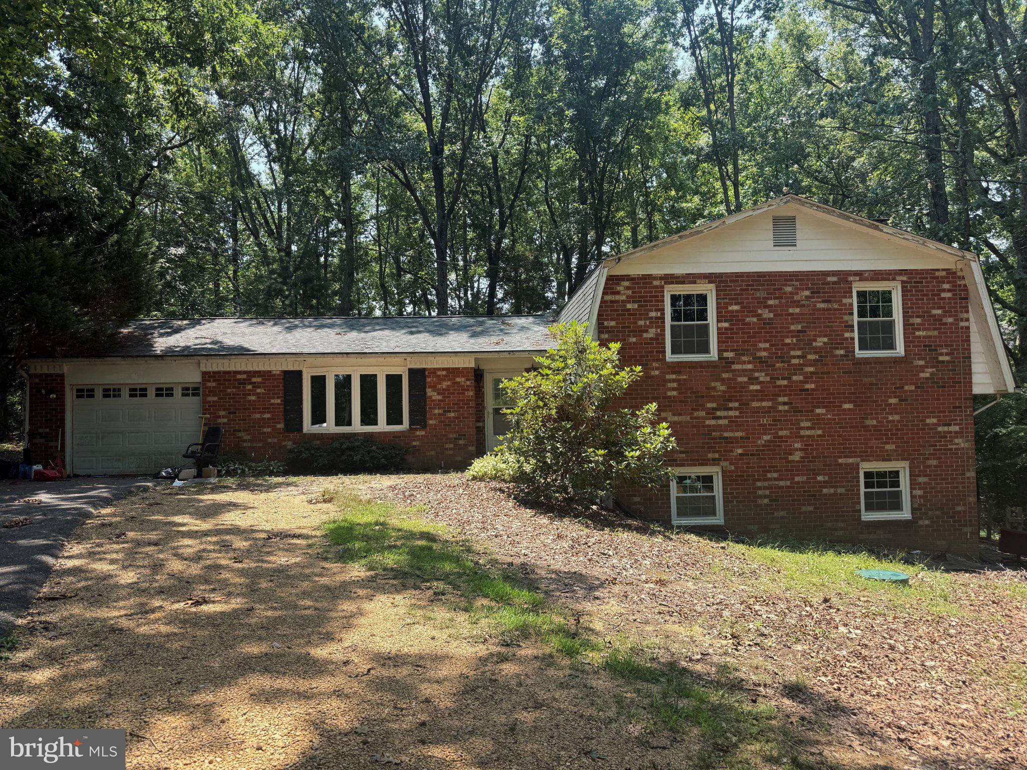 COUNTRY LAKES - Residential