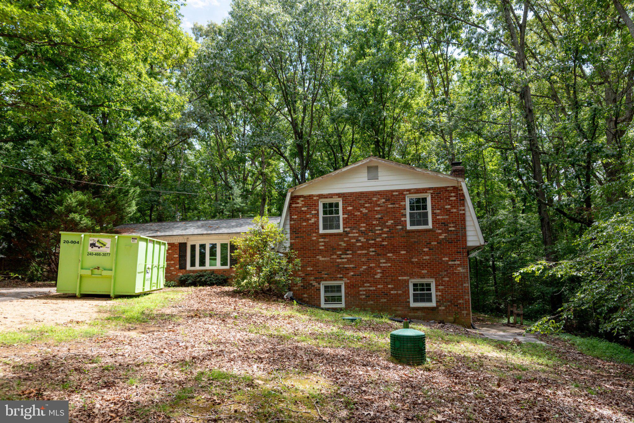 COUNTRY LAKES - Residential