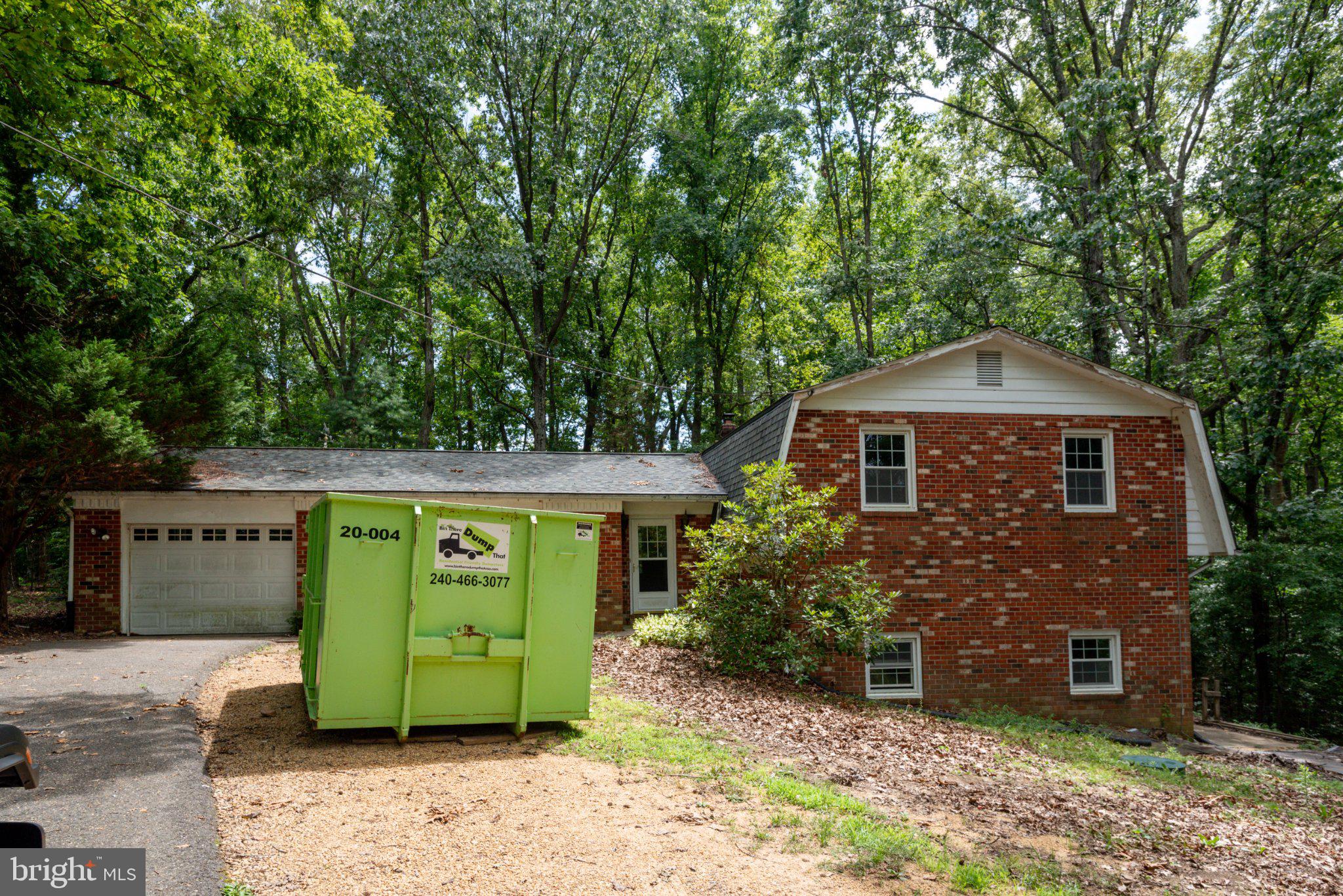 COUNTRY LAKES - Residential