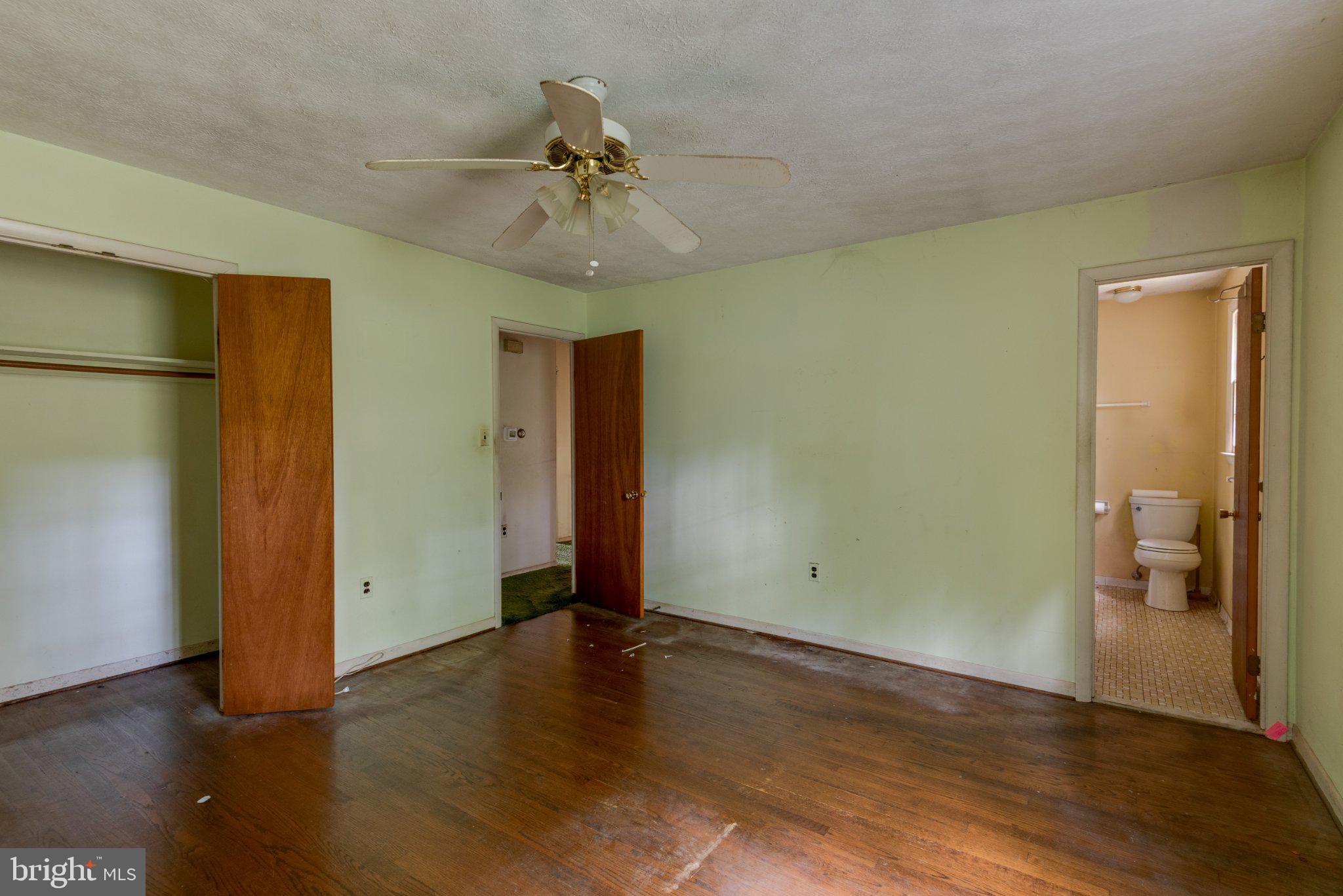 COUNTRY LAKES - Residential