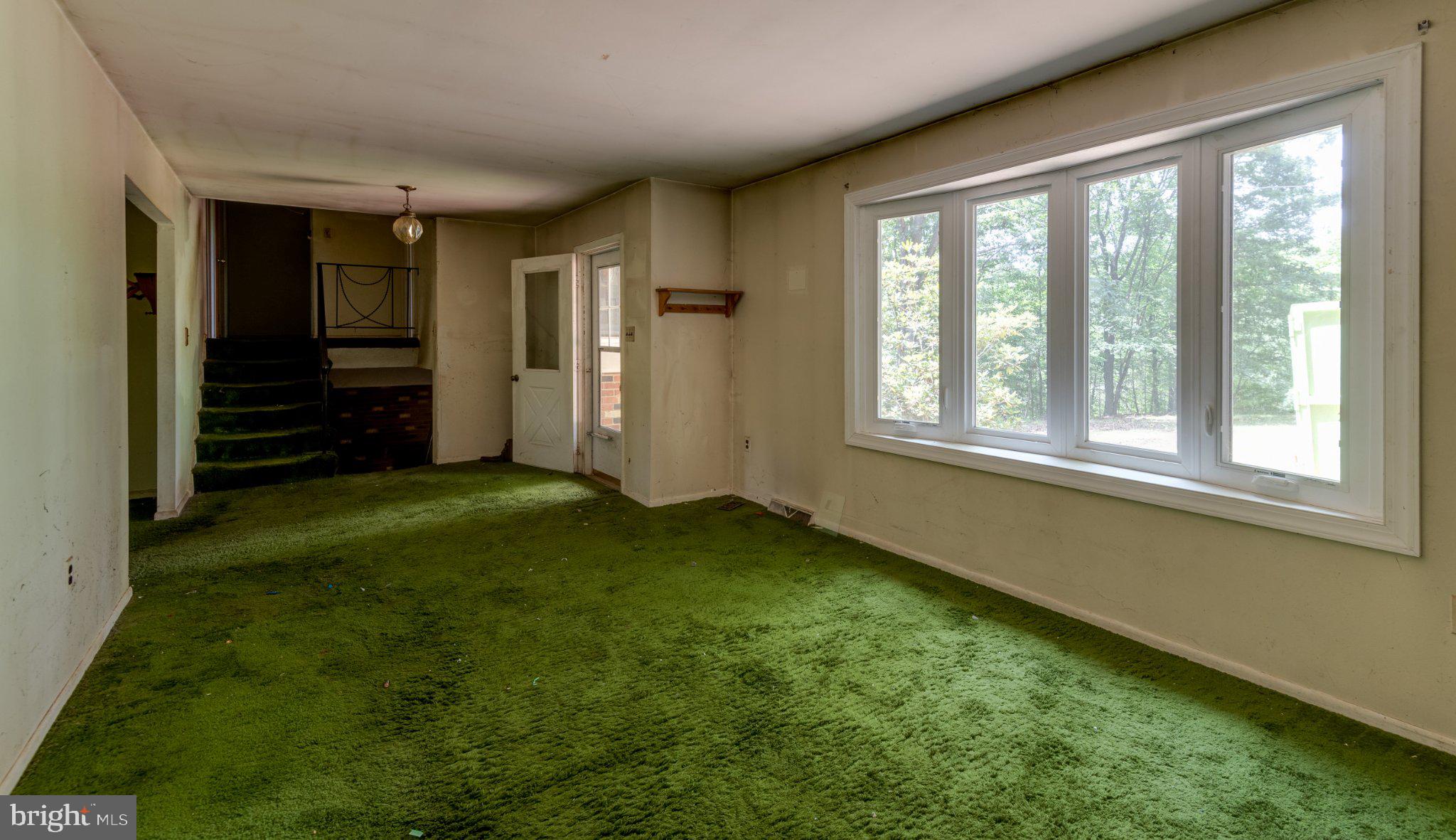 COUNTRY LAKES - Residential