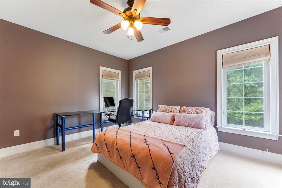 PONDVIEW - Residential