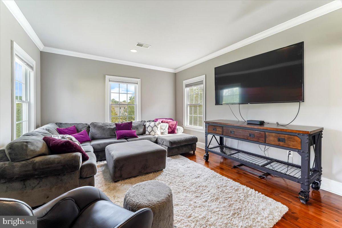 PONDVIEW - Residential