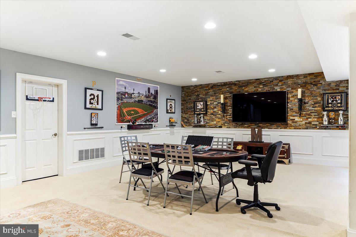 PONDVIEW - Residential