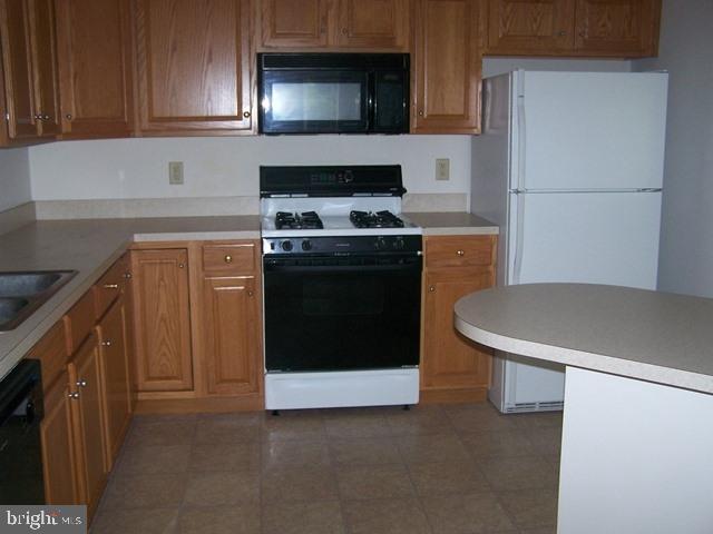 MANOR OAKS - Residential