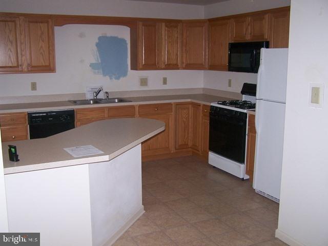 MANOR OAKS - Residential