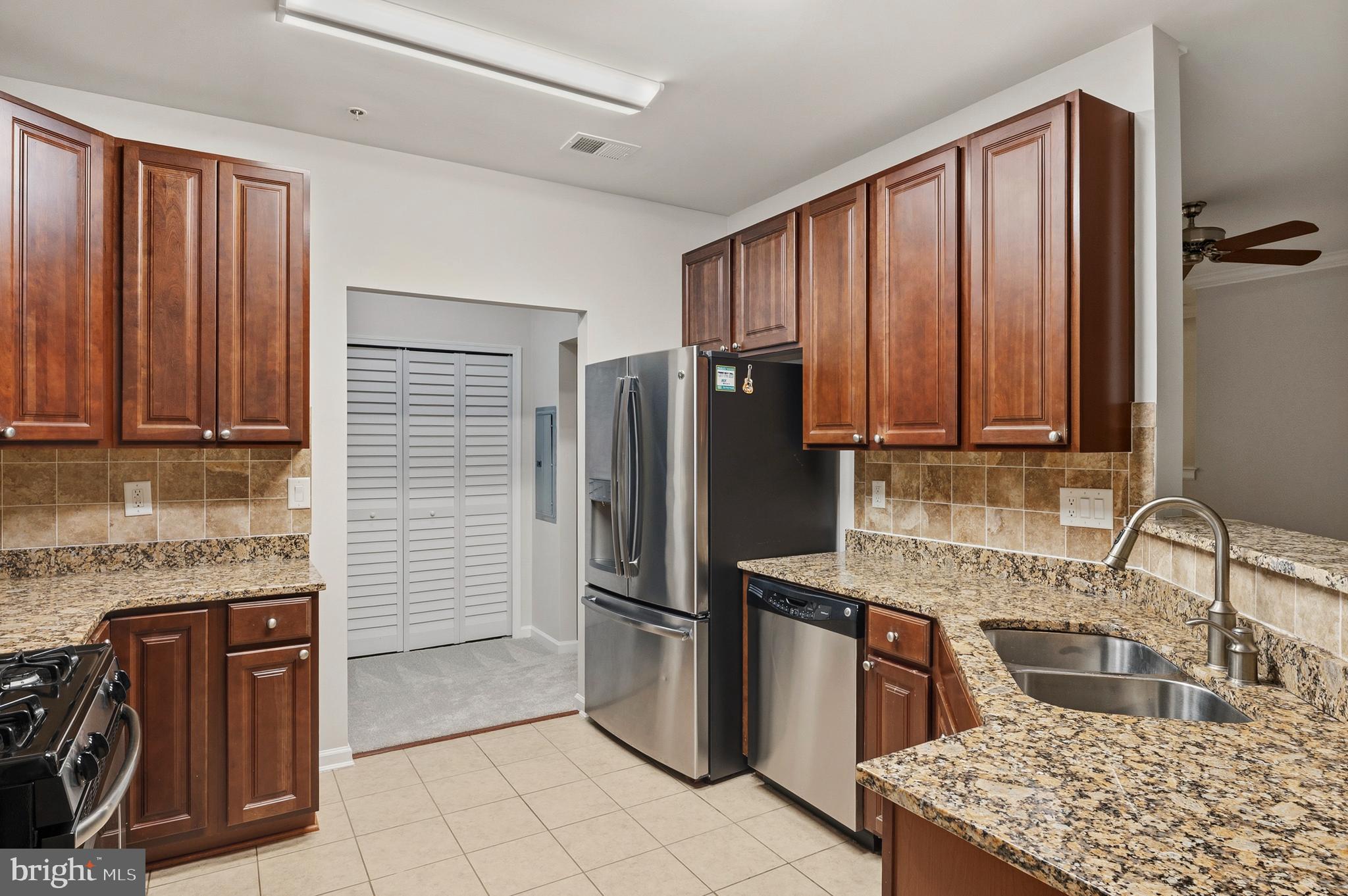 COURTYARDS AT WAVERLY WOODS EAST - Residential