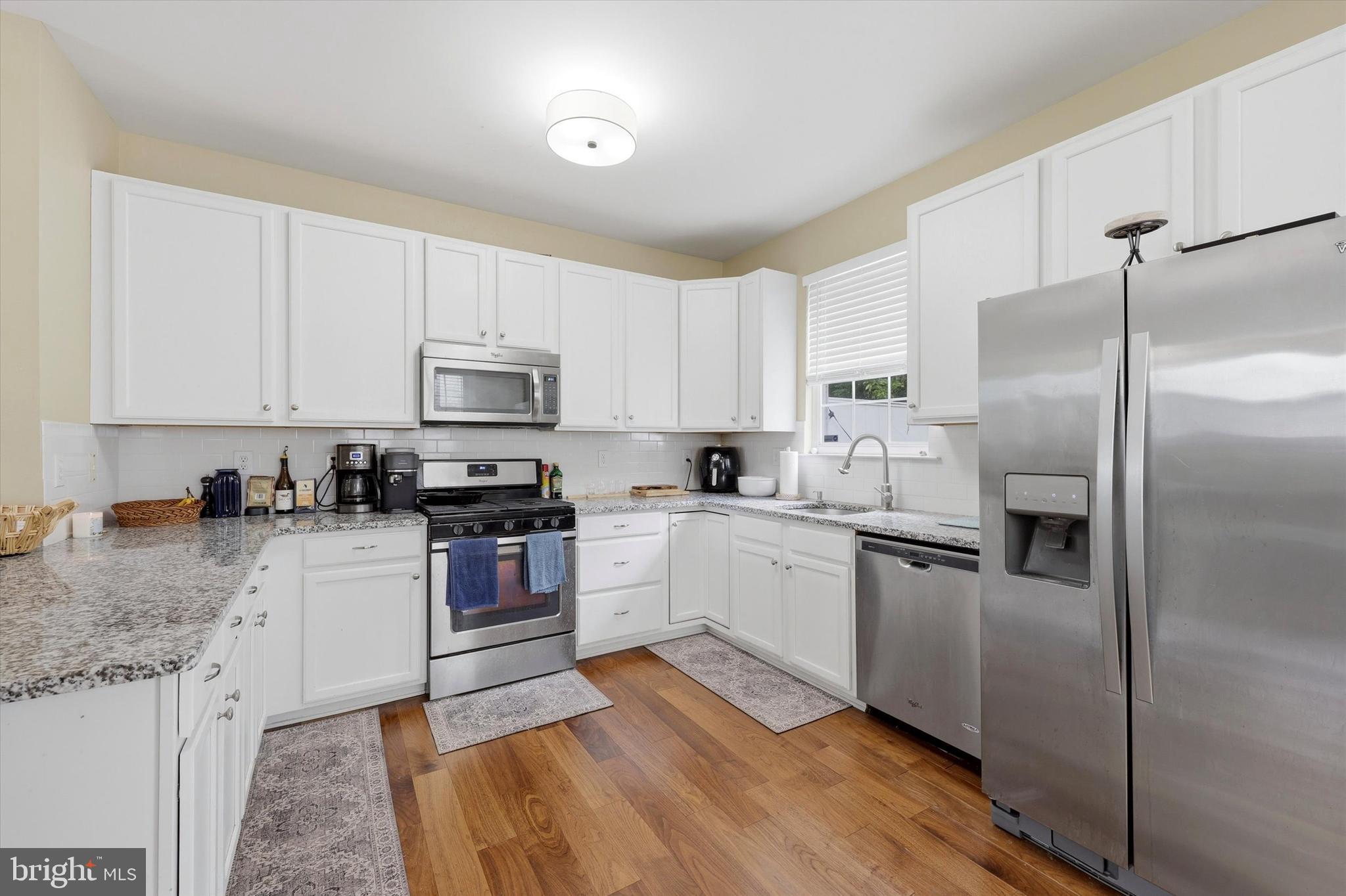 FREEDLEY SQUARE - Residential