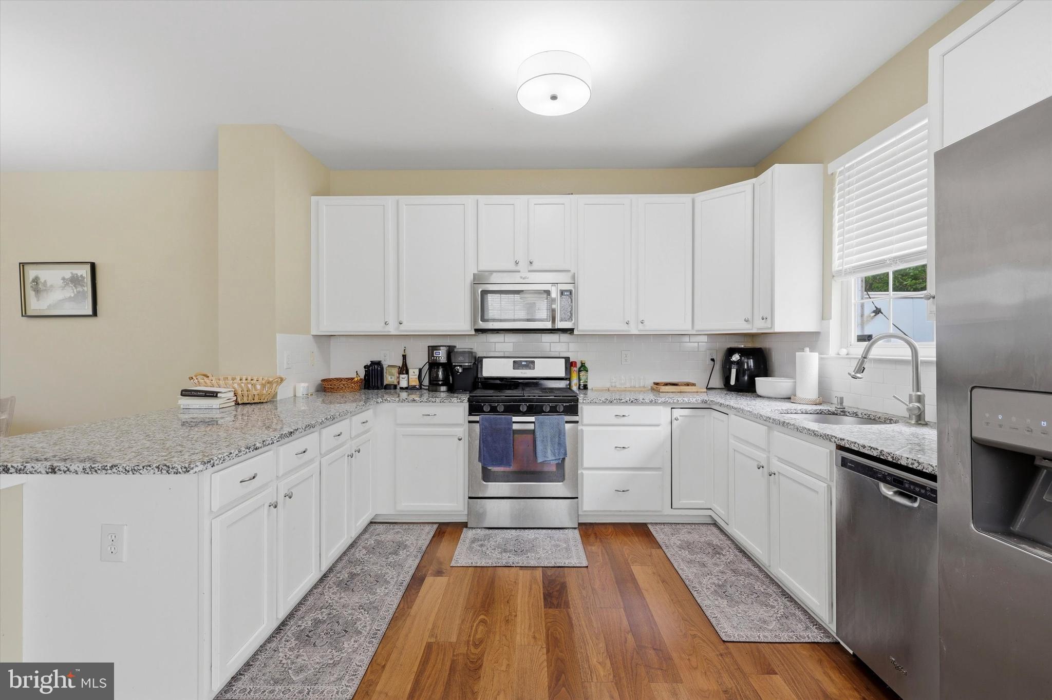 FREEDLEY SQUARE - Residential