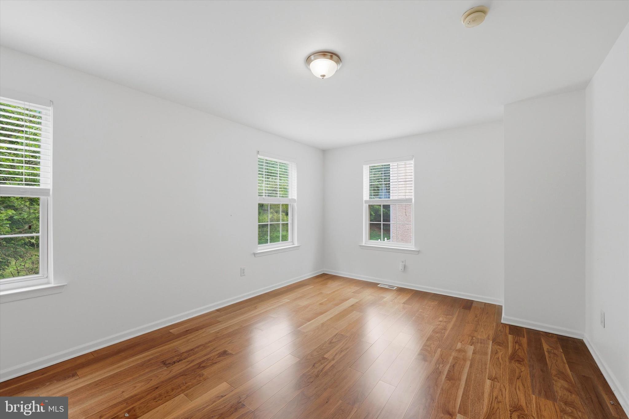 FREEDLEY SQUARE - Residential