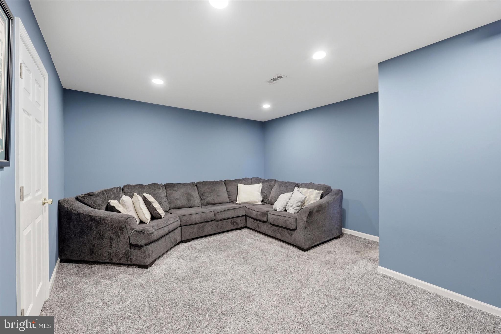 FREEDLEY SQUARE - Residential