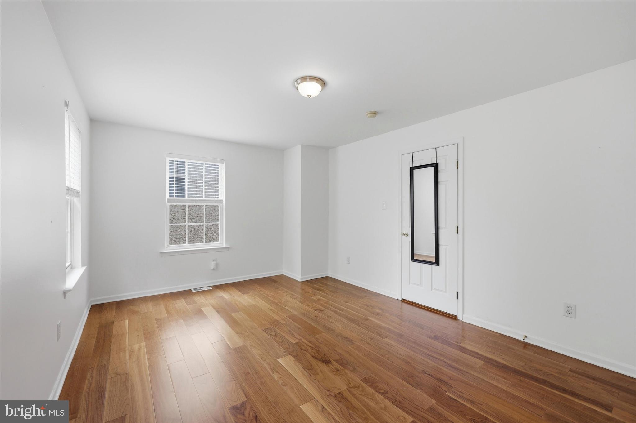 FREEDLEY SQUARE - Residential