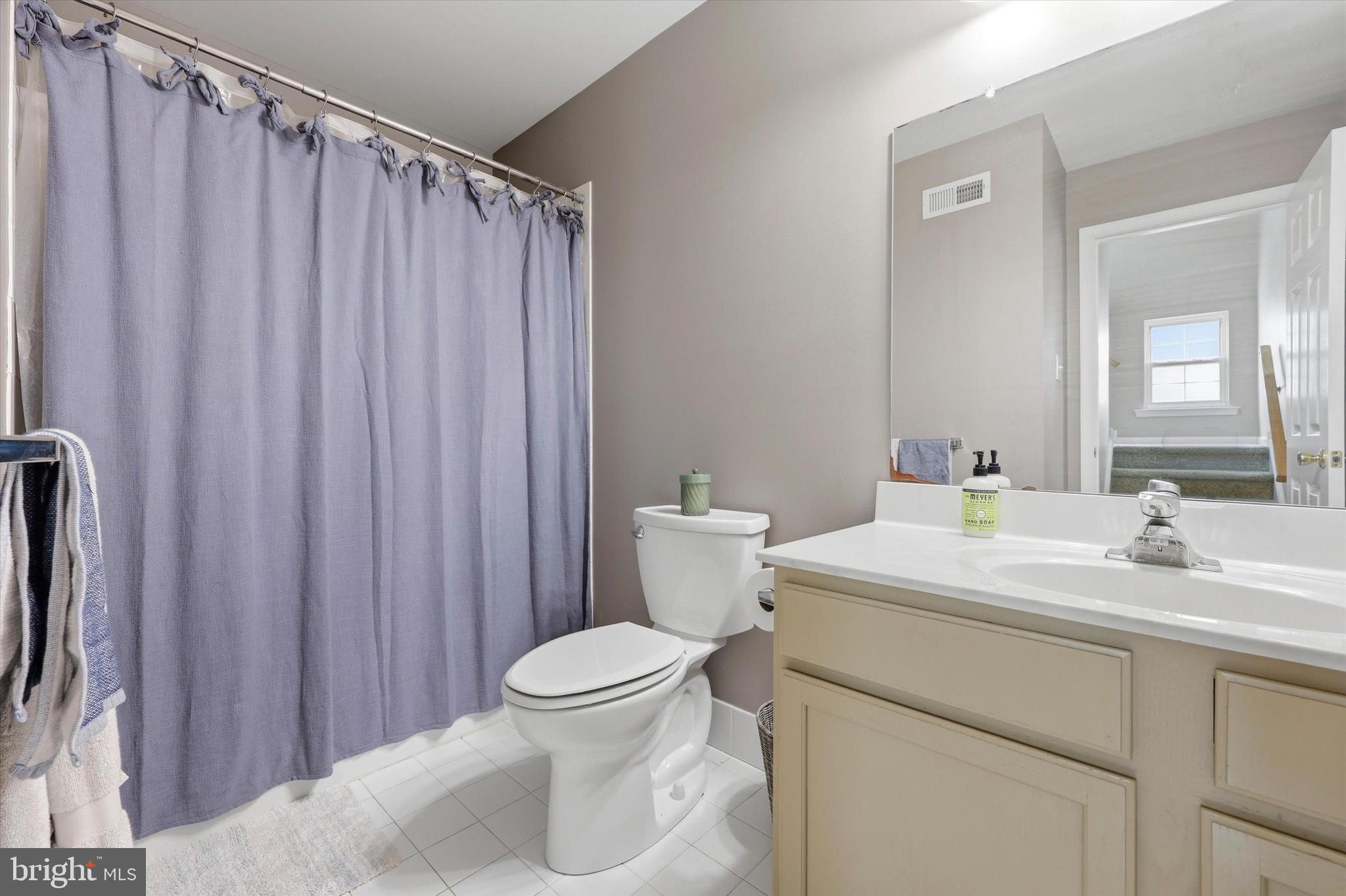 FREEDLEY SQUARE - Residential