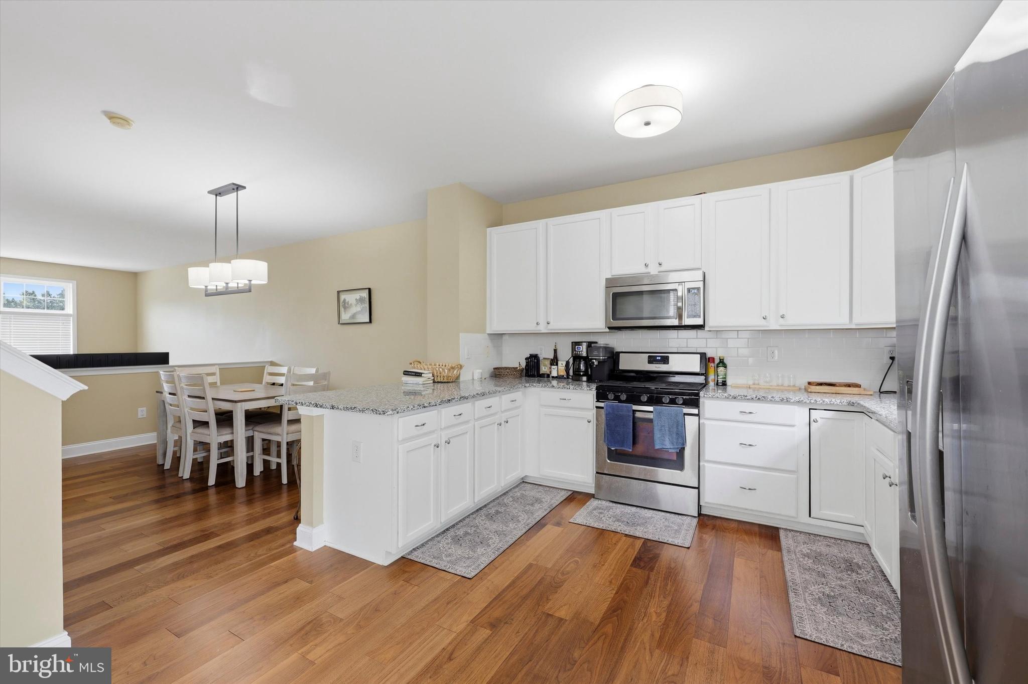 FREEDLEY SQUARE - Residential