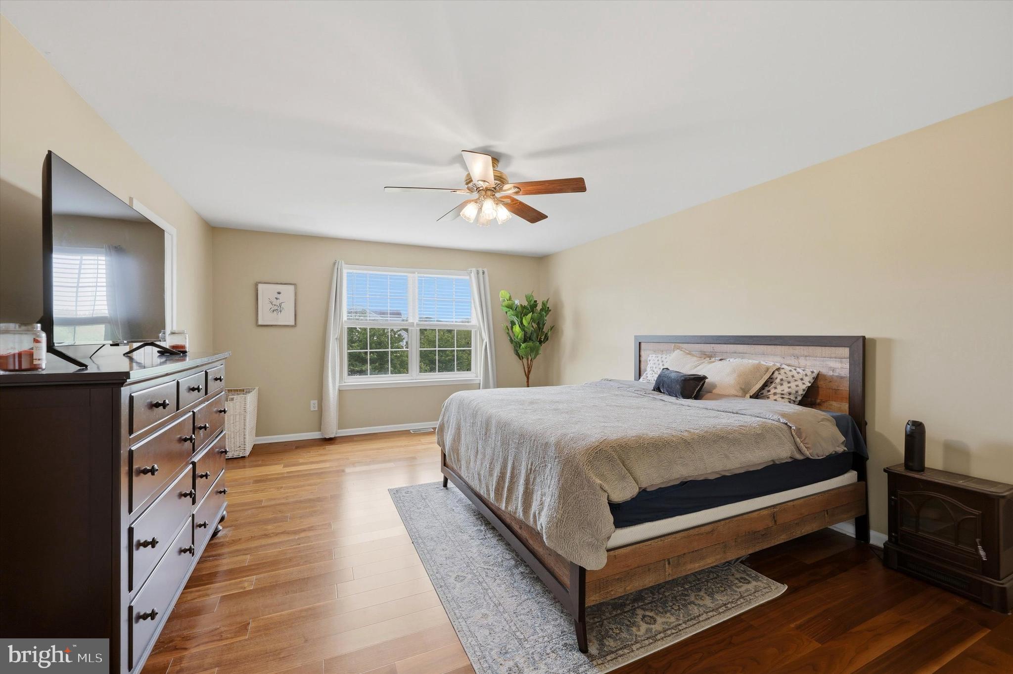 FREEDLEY SQUARE - Residential