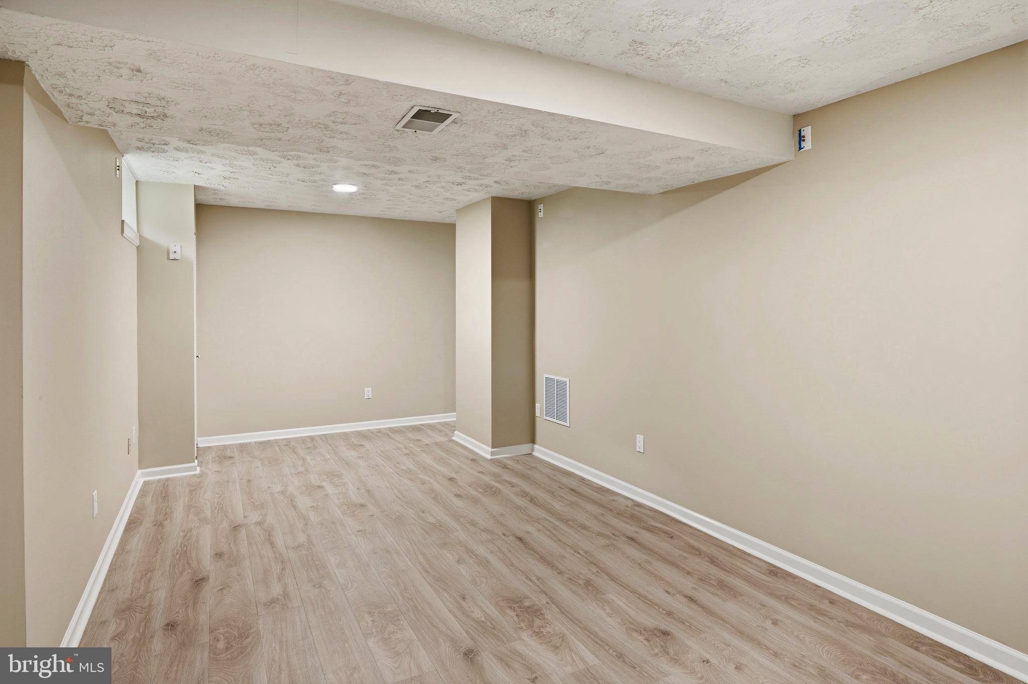 FOX CHASE - Residential