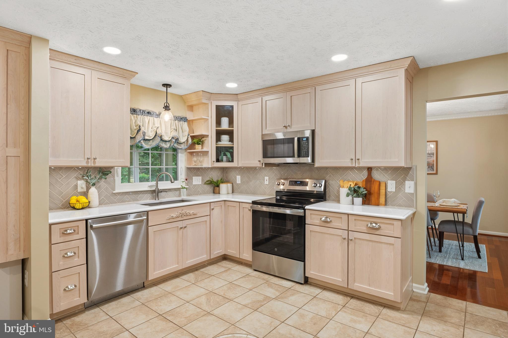 FOX CHASE - Residential