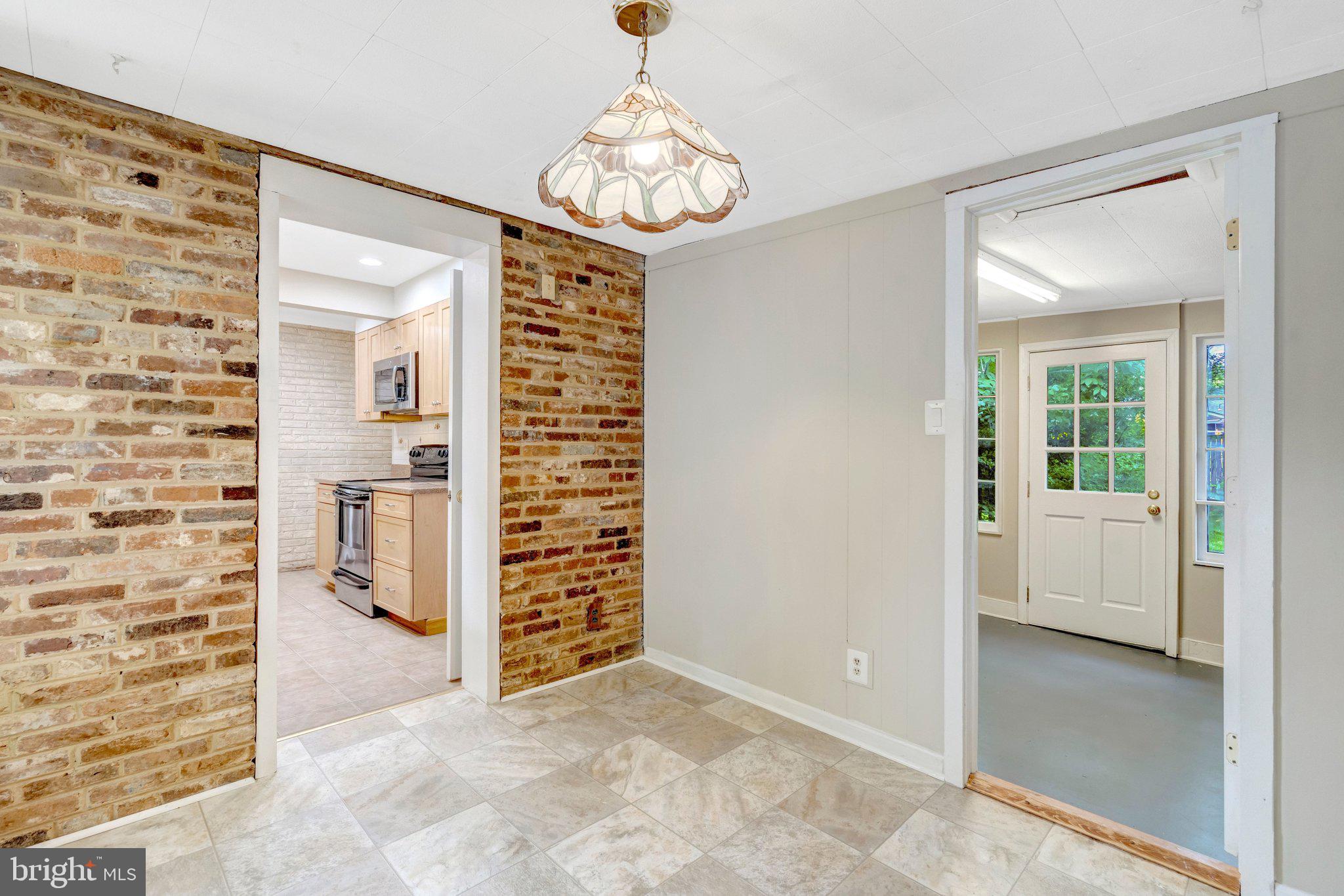 COUNTRY CLUB HILLS - Residential
