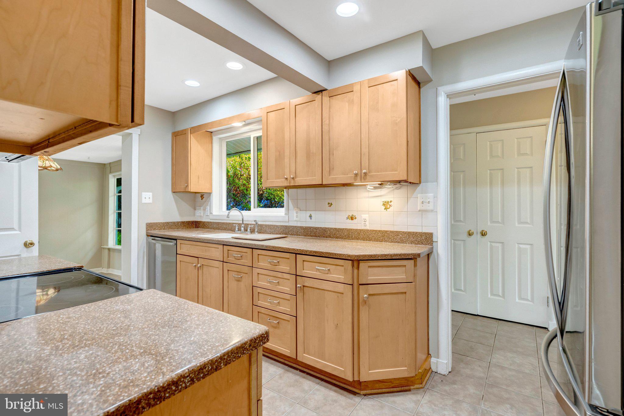 COUNTRY CLUB HILLS - Residential