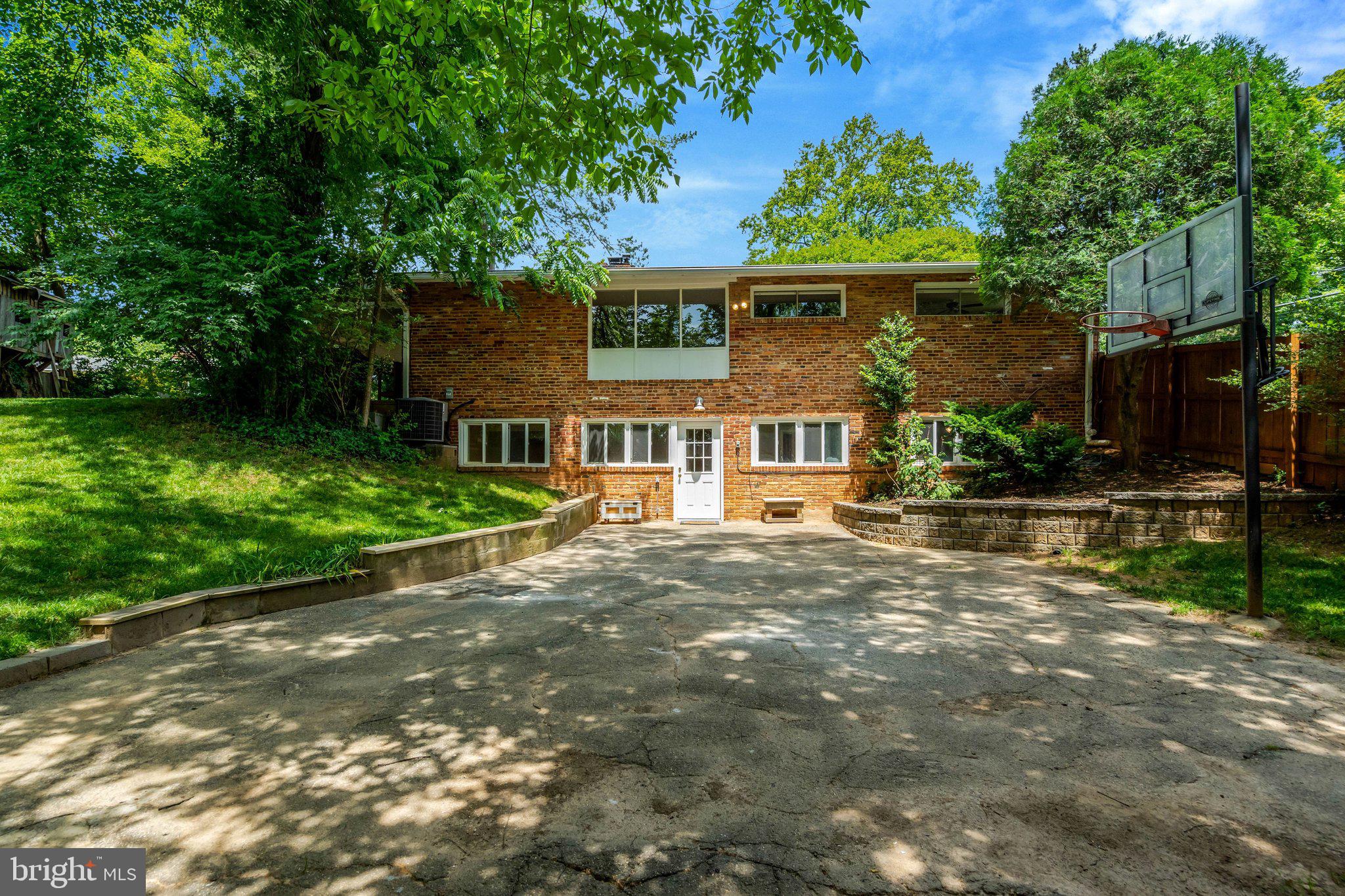 COUNTRY CLUB HILLS - Residential