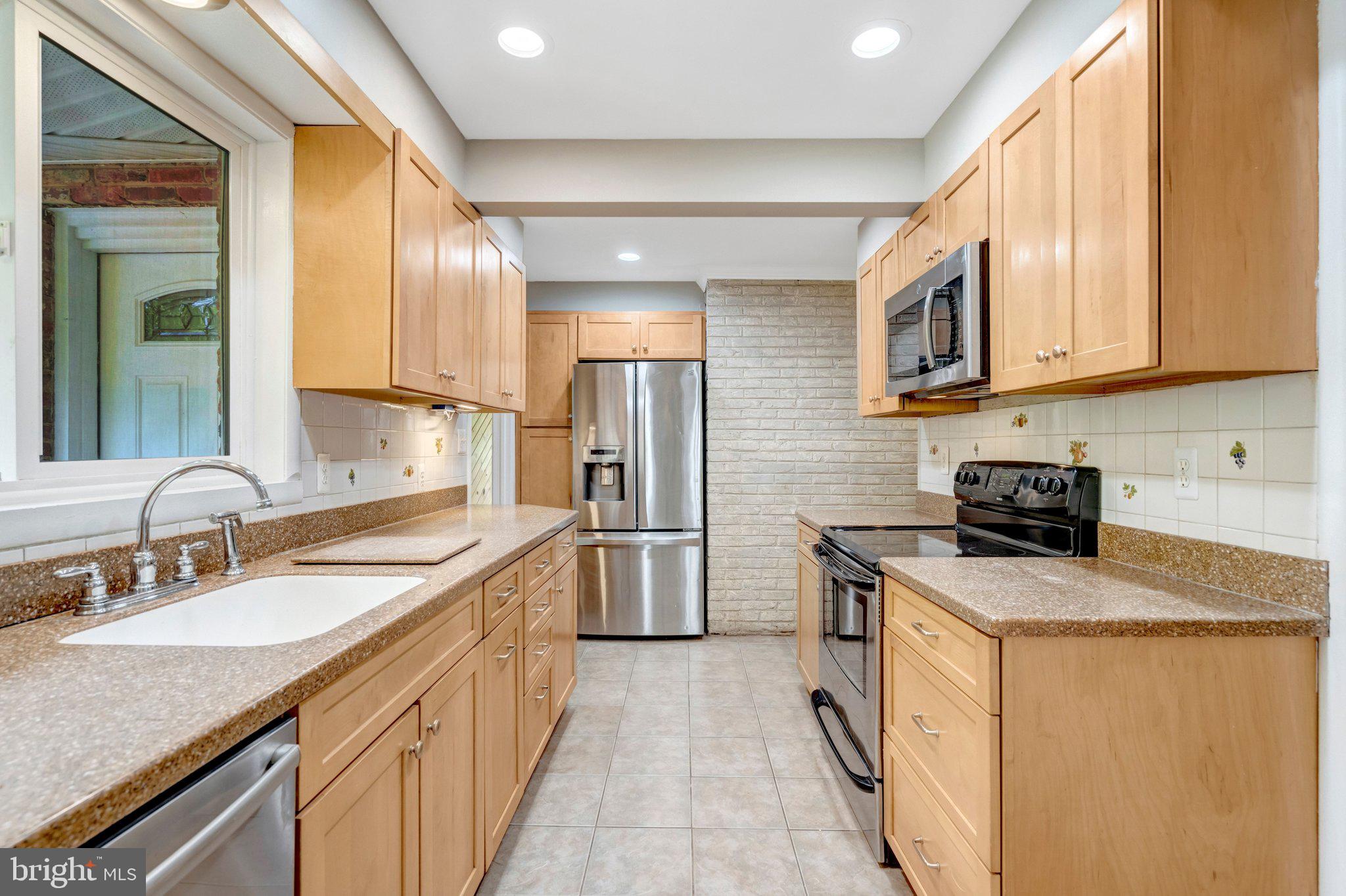 COUNTRY CLUB HILLS - Residential