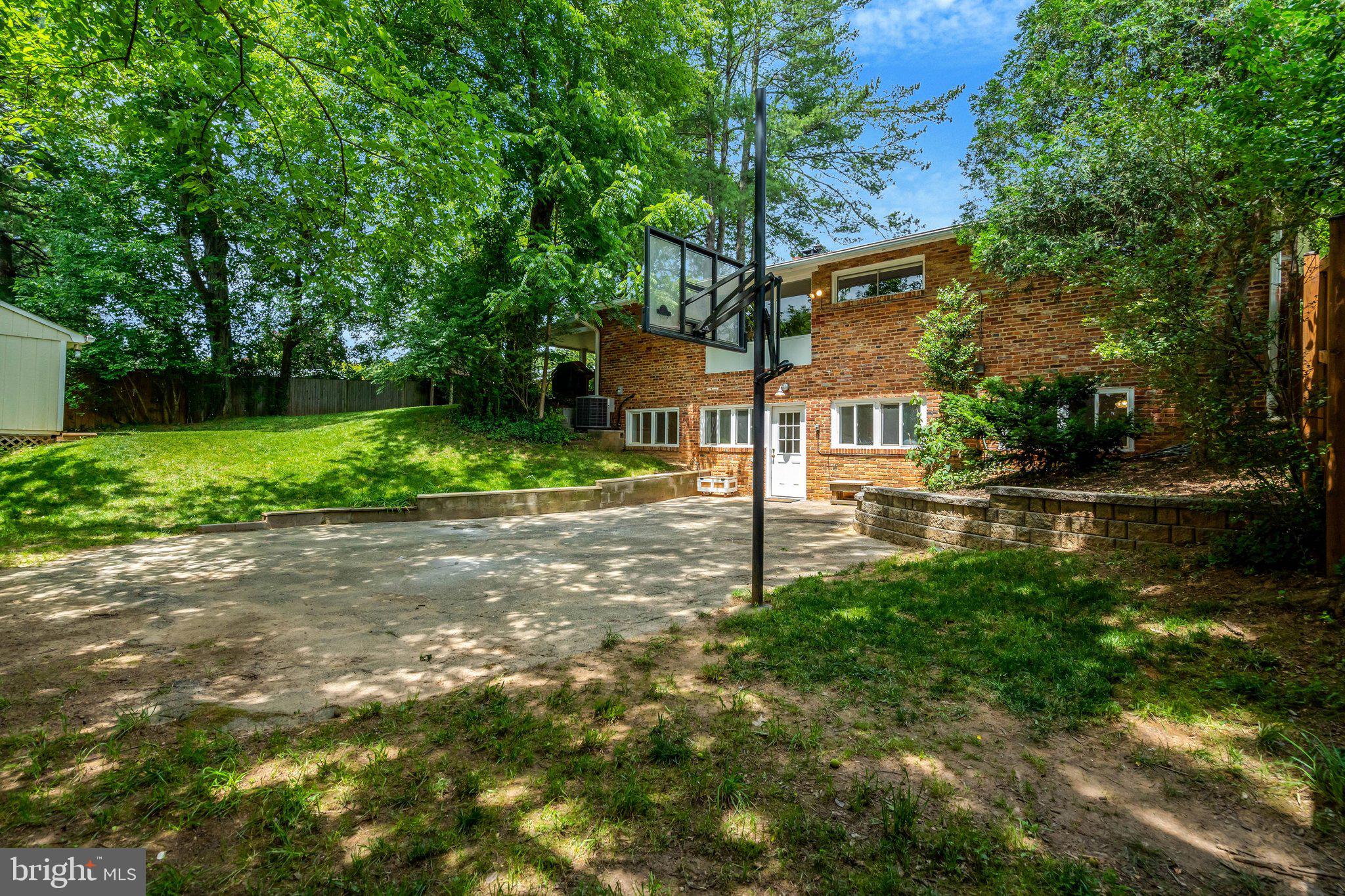 COUNTRY CLUB HILLS - Residential