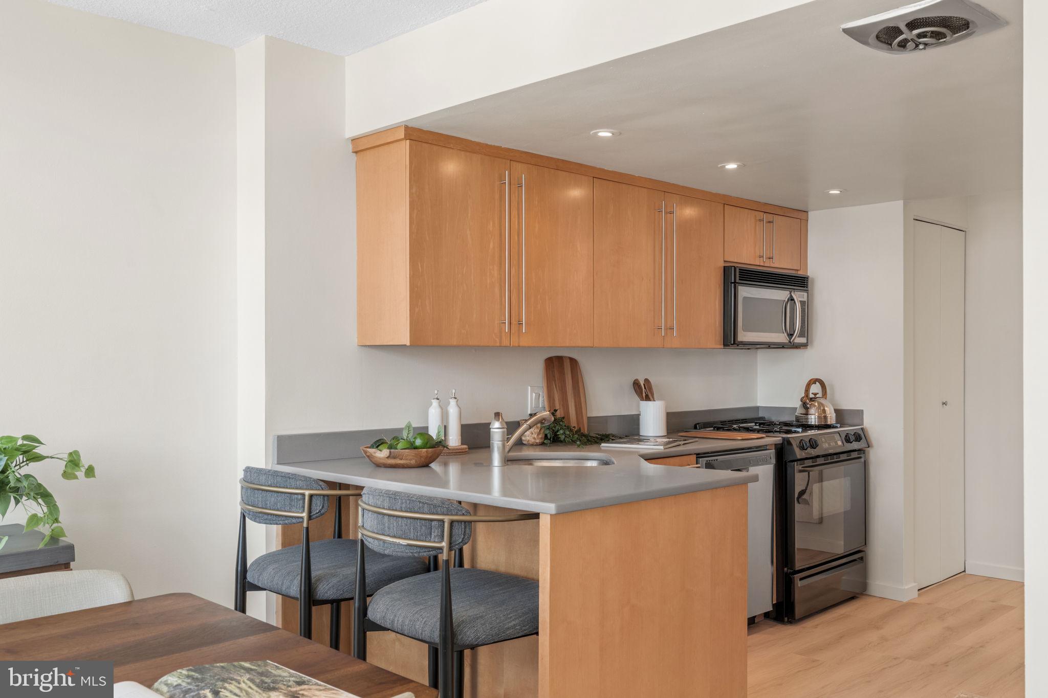 WASHINGTON SQ WEST - Residential