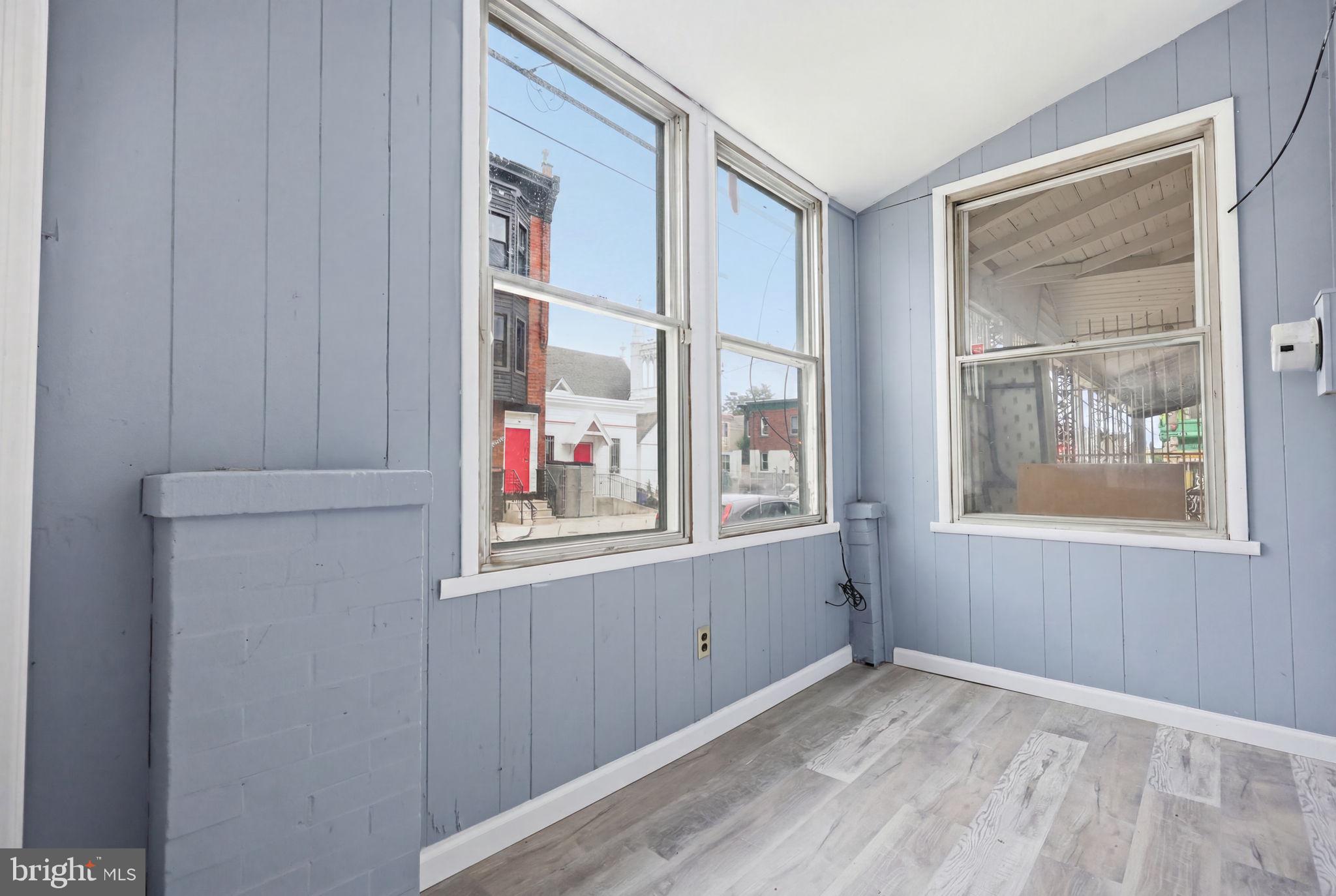 STRAWBERRY MANSION - Residential